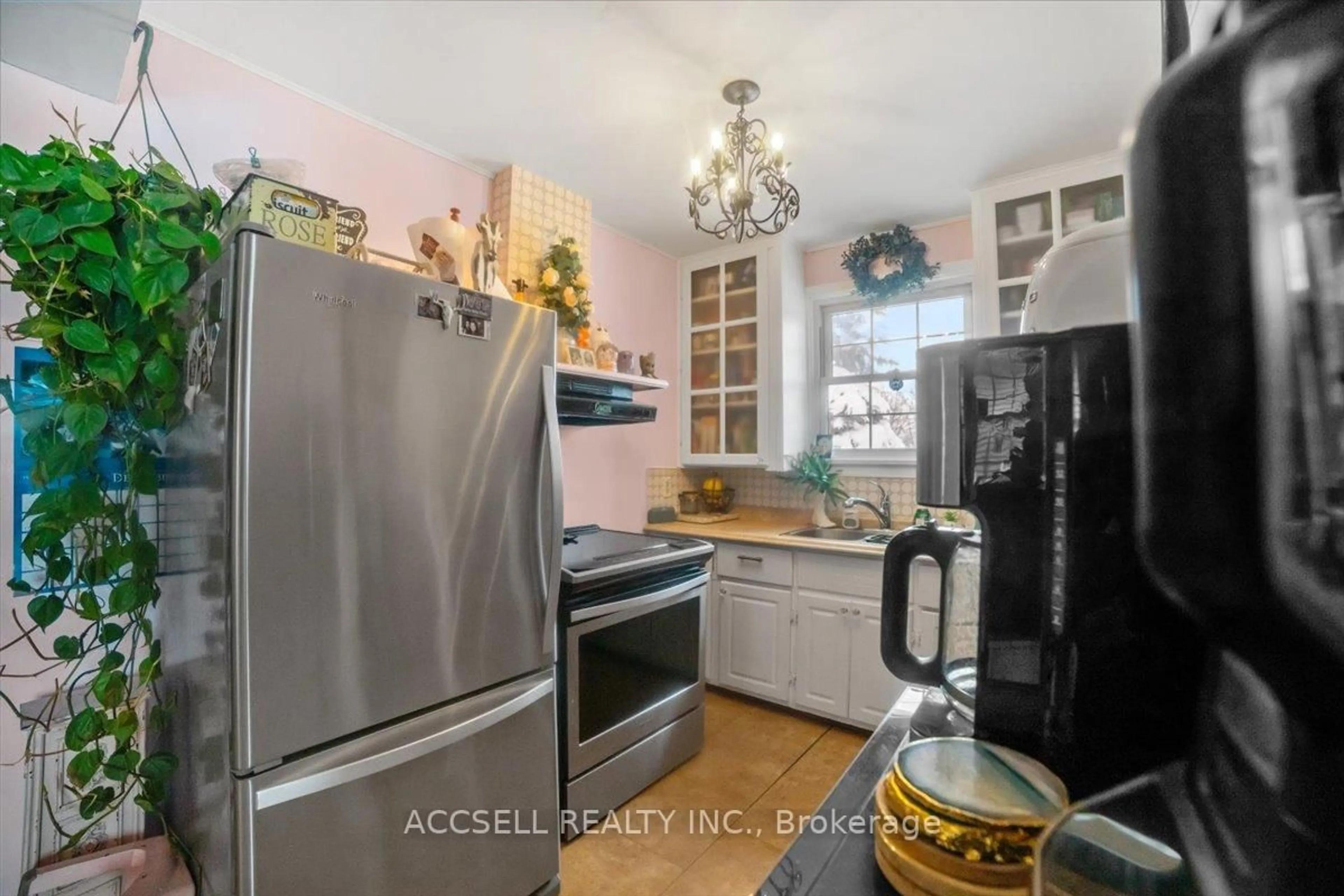 Kitchen with laundary machines, ceramic/tile floor for 330 Hugel Ave, Midland Ontario L4R 1T7