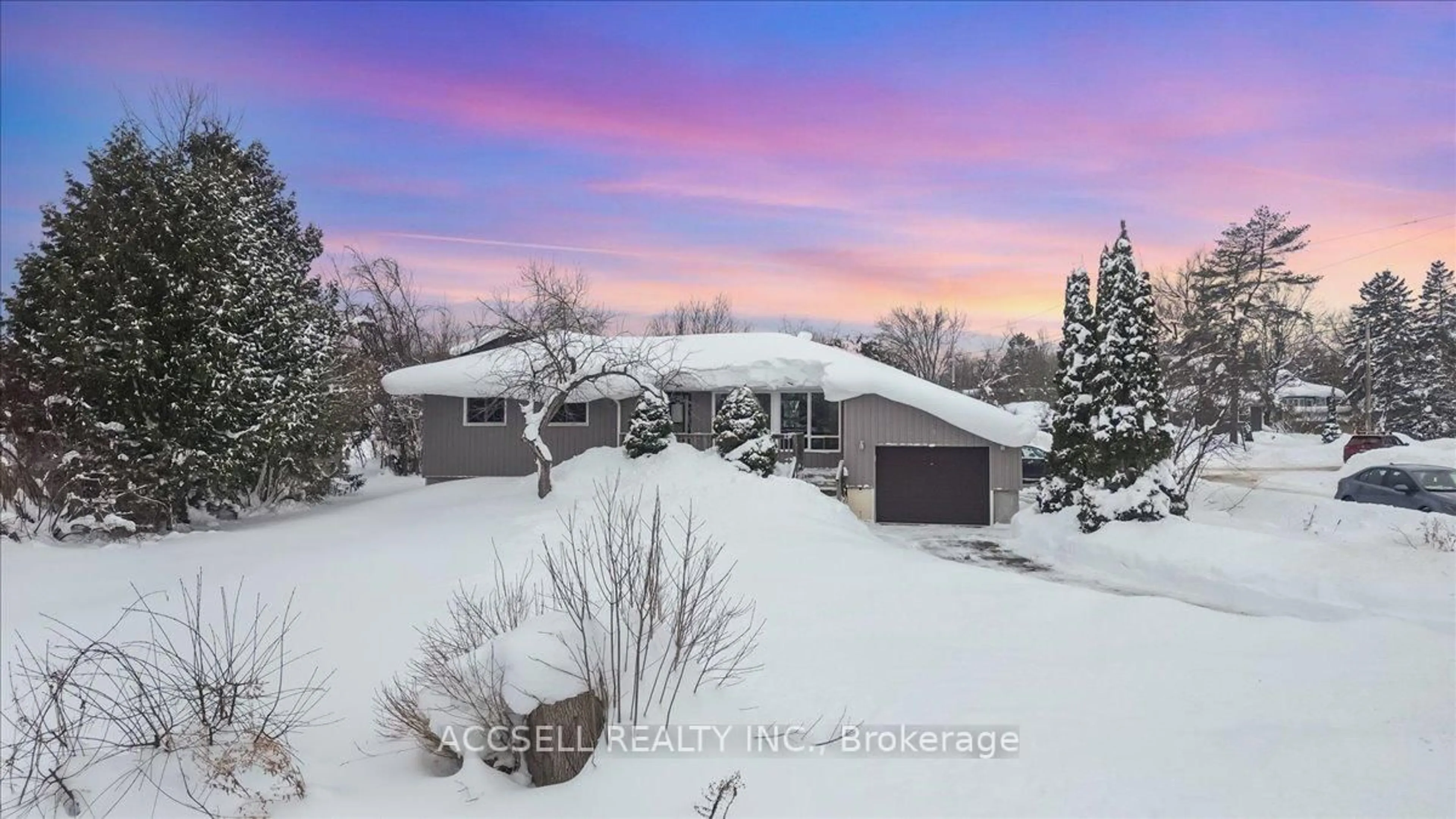 A pic from outside/outdoor area/front of a property/back of a property/a pic from drone, street for 156 EVERGREEN Ave, Tay Ontario L0K 1R0