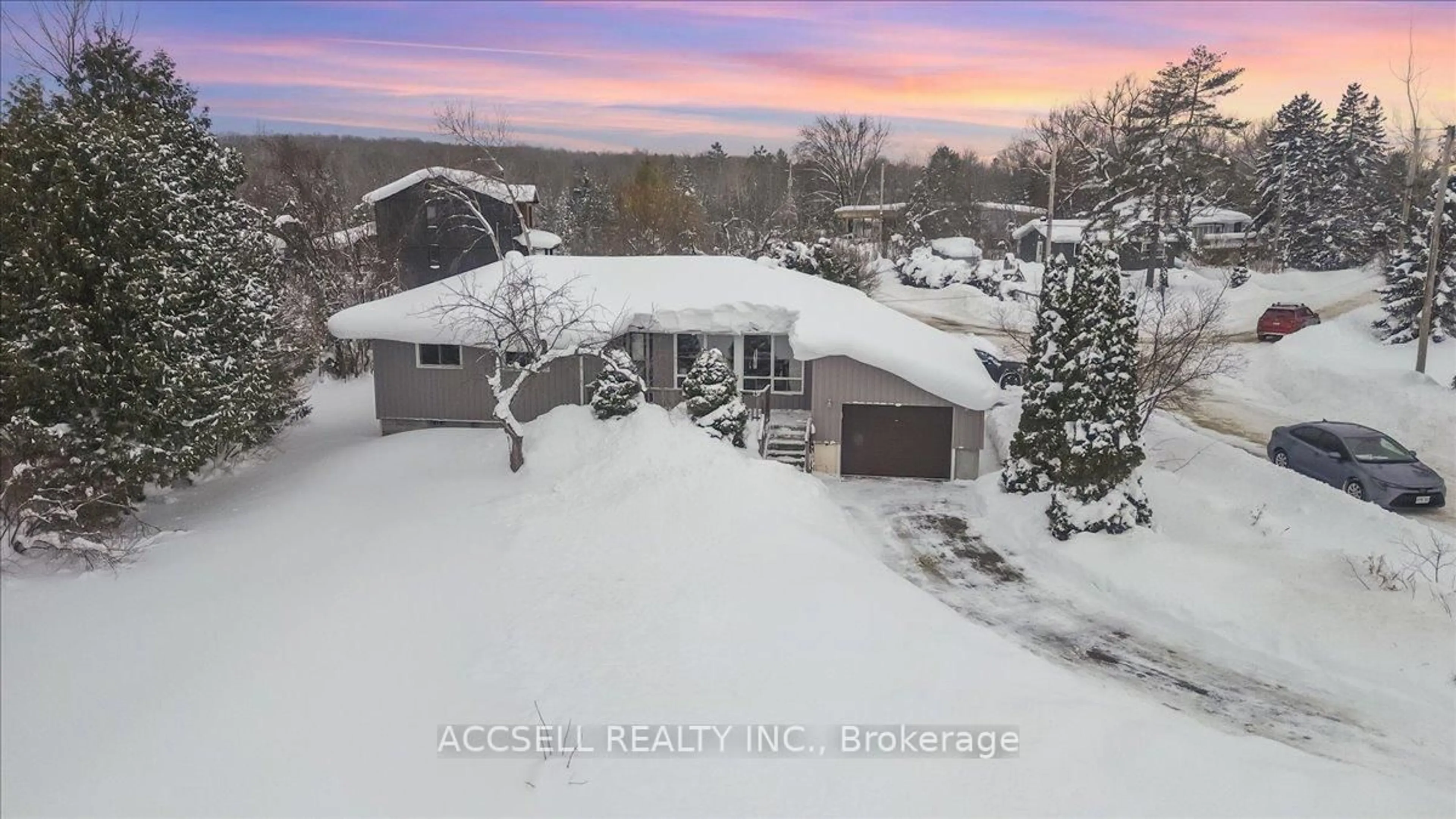 A pic from outside/outdoor area/front of a property/back of a property/a pic from drone, unknown for 156 EVERGREEN Ave, Tay Ontario L0K 1R0