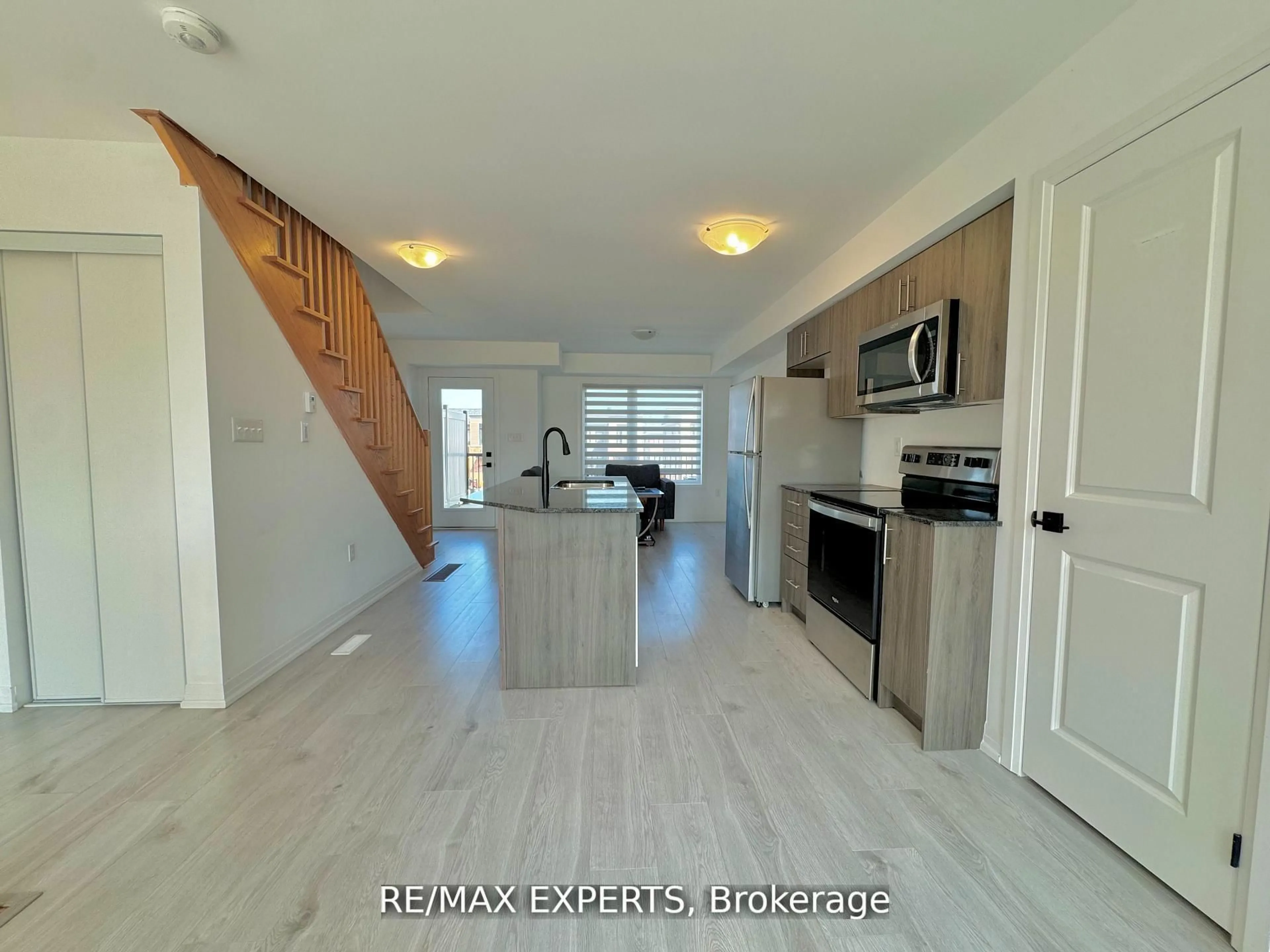 Open concept kitchen, unknown for 67 Fairlane Ave, Barrie Ontario L9J 0N1