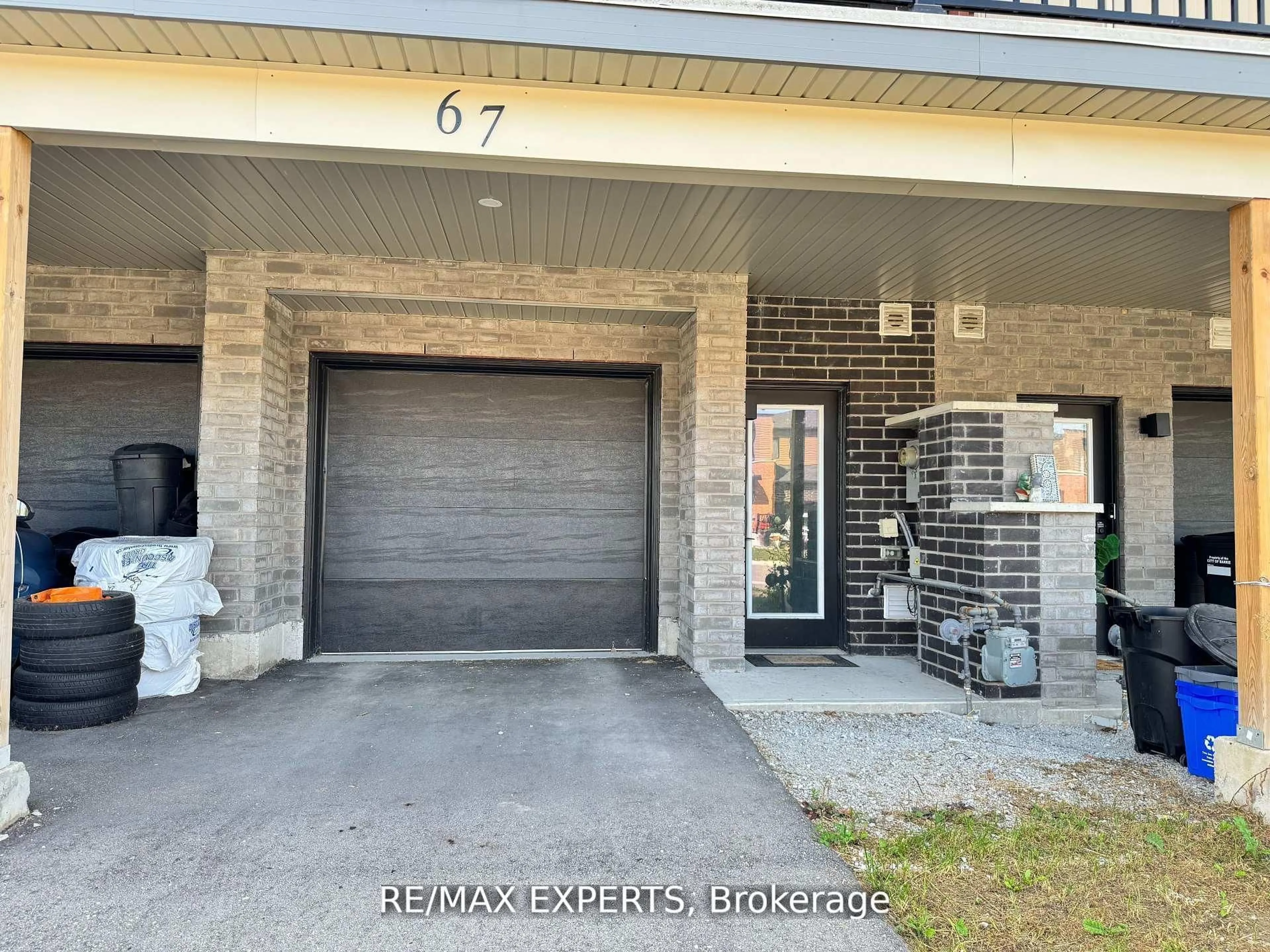 Indoor garage for 67 Fairlane Ave, Barrie Ontario L9J 0N1