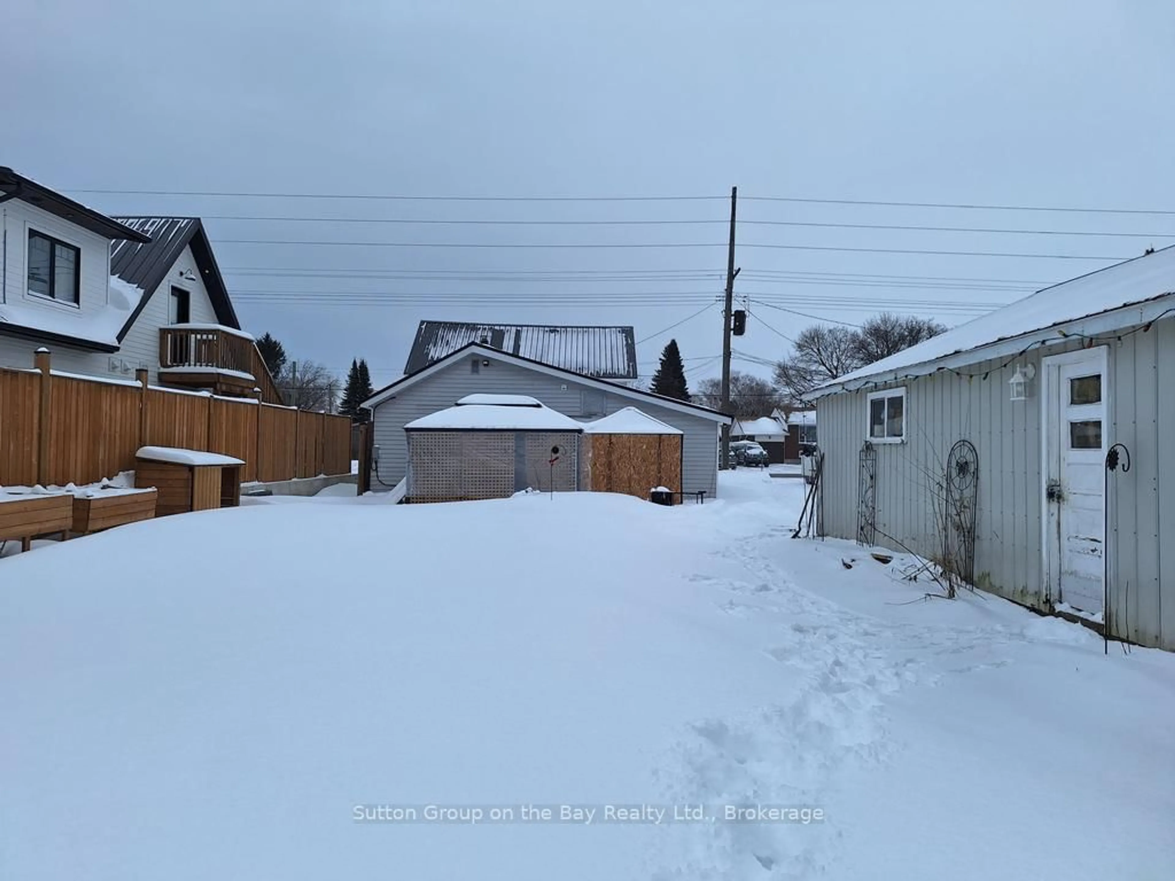 A pic from outside/outdoor area/front of a property/back of a property/a pic from drone, street for 4154 County Road 24 Highway, Clearview Ontario L0M 1P0