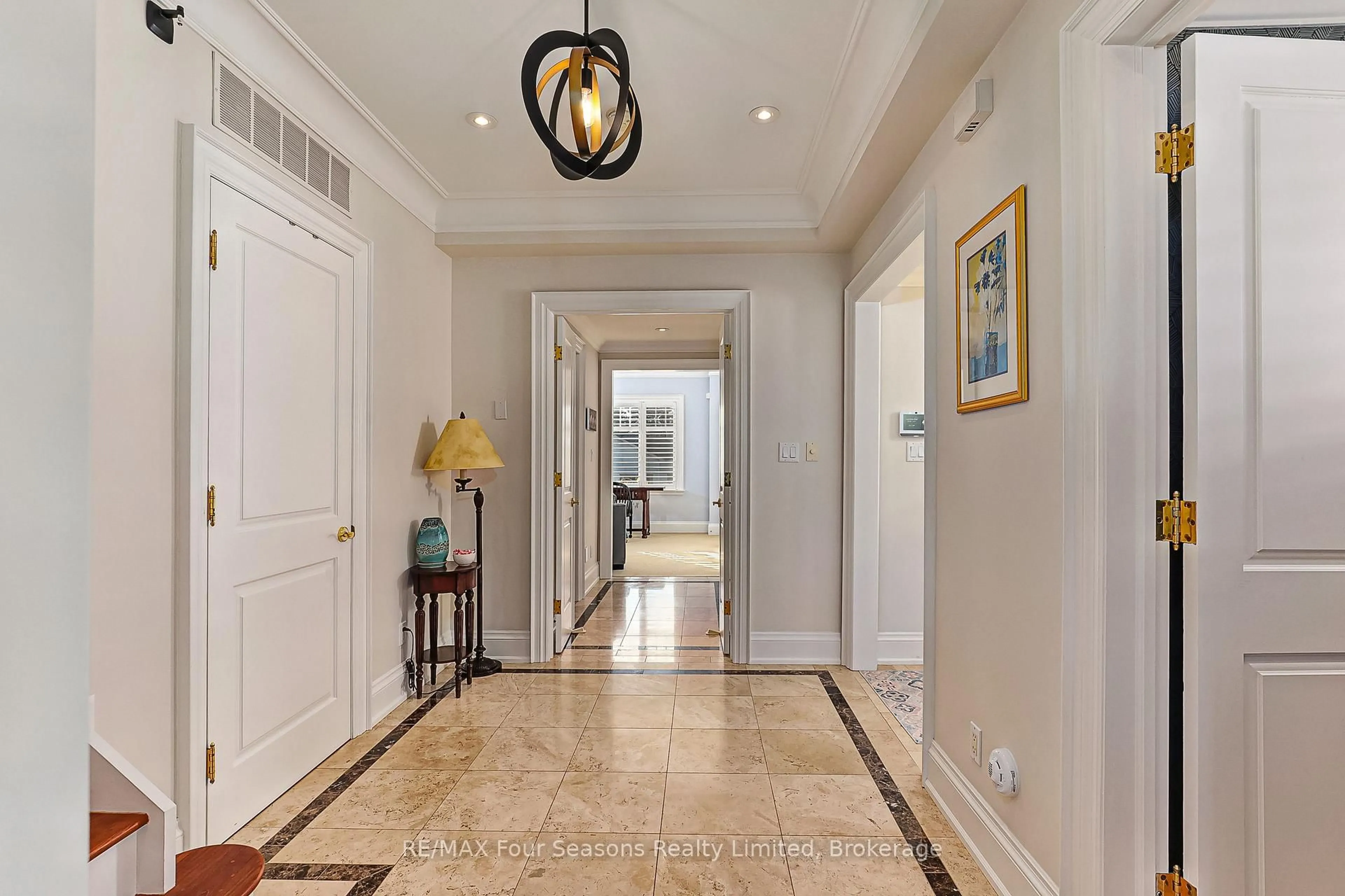 Indoor foyer for 40 Trott Blvd #306, Collingwood Ontario L9Y 5K5