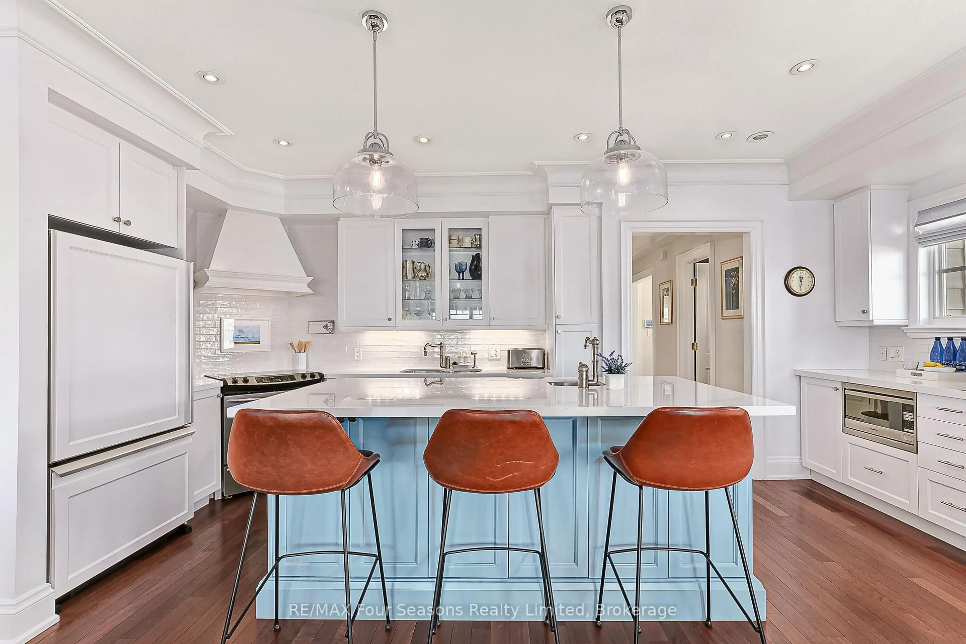 Open concept kitchen, ceramic/tile floor for 40 Trott Blvd #306, Collingwood Ontario L9Y 5K5