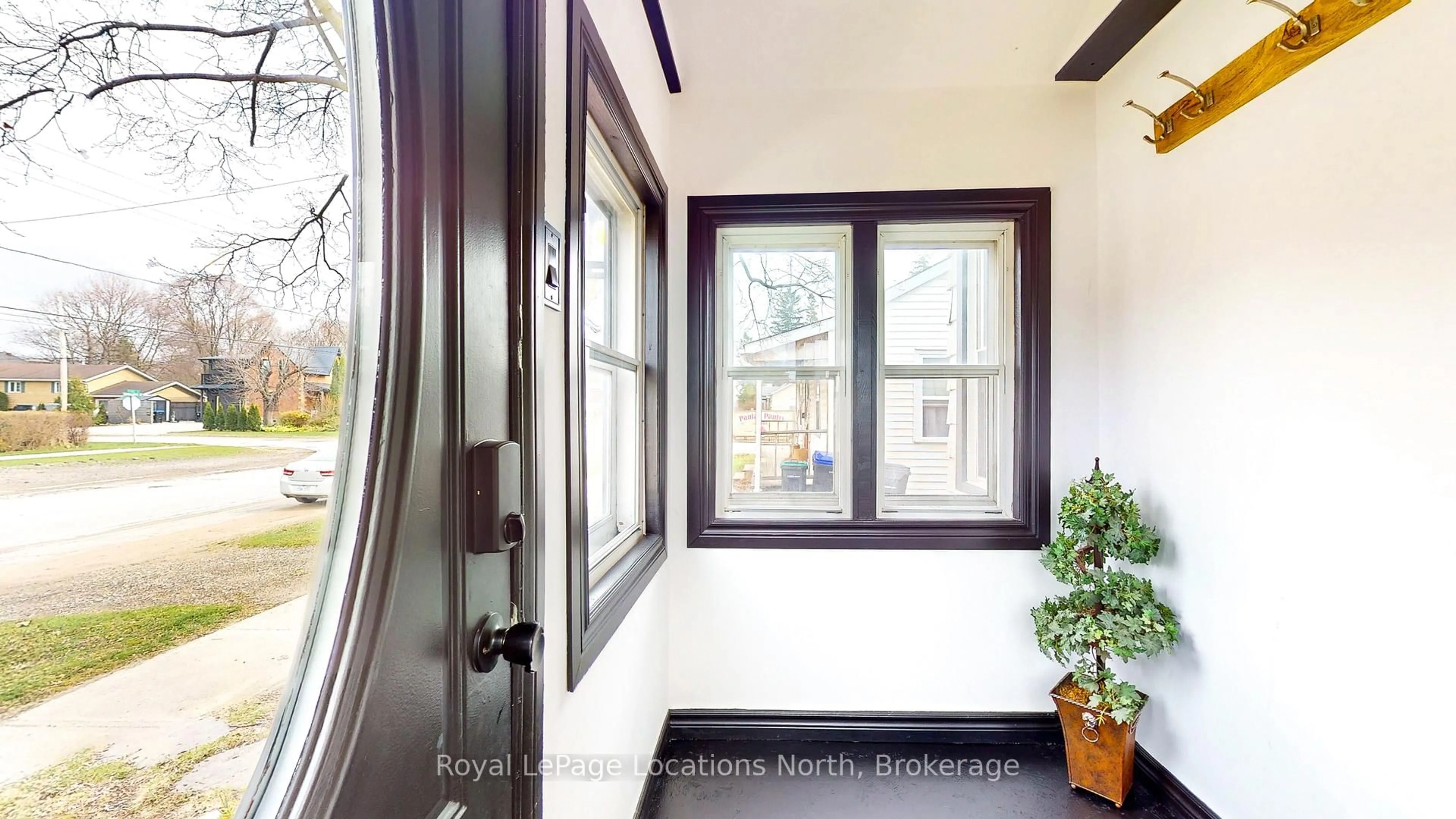 Indoor entryway for 452 Hurontario St, Collingwood Ontario L9Y 2M9