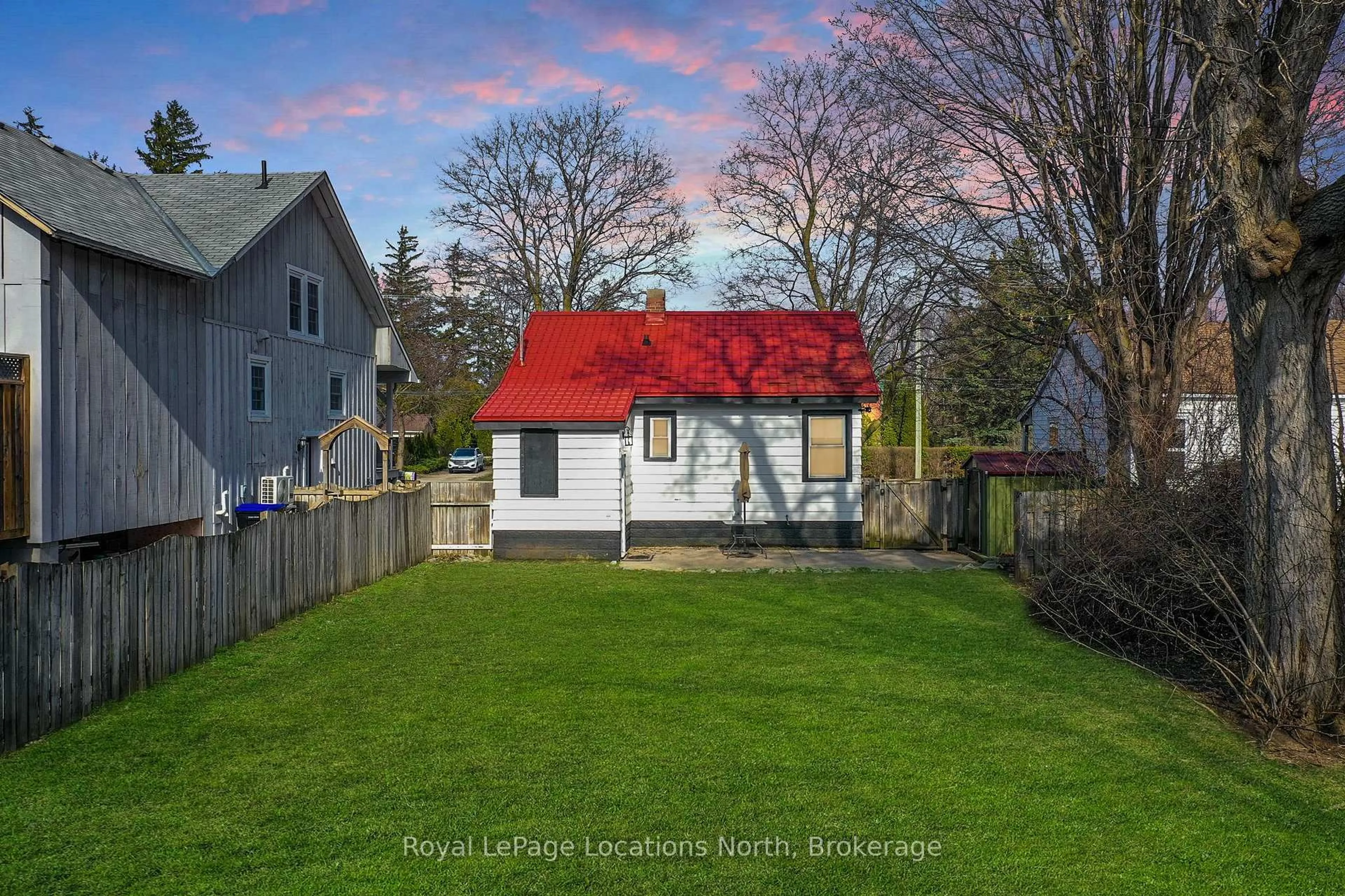 A pic from outside/outdoor area/front of a property/back of a property/a pic from drone, street for 452 Hurontario St, Collingwood Ontario L9Y 2M9
