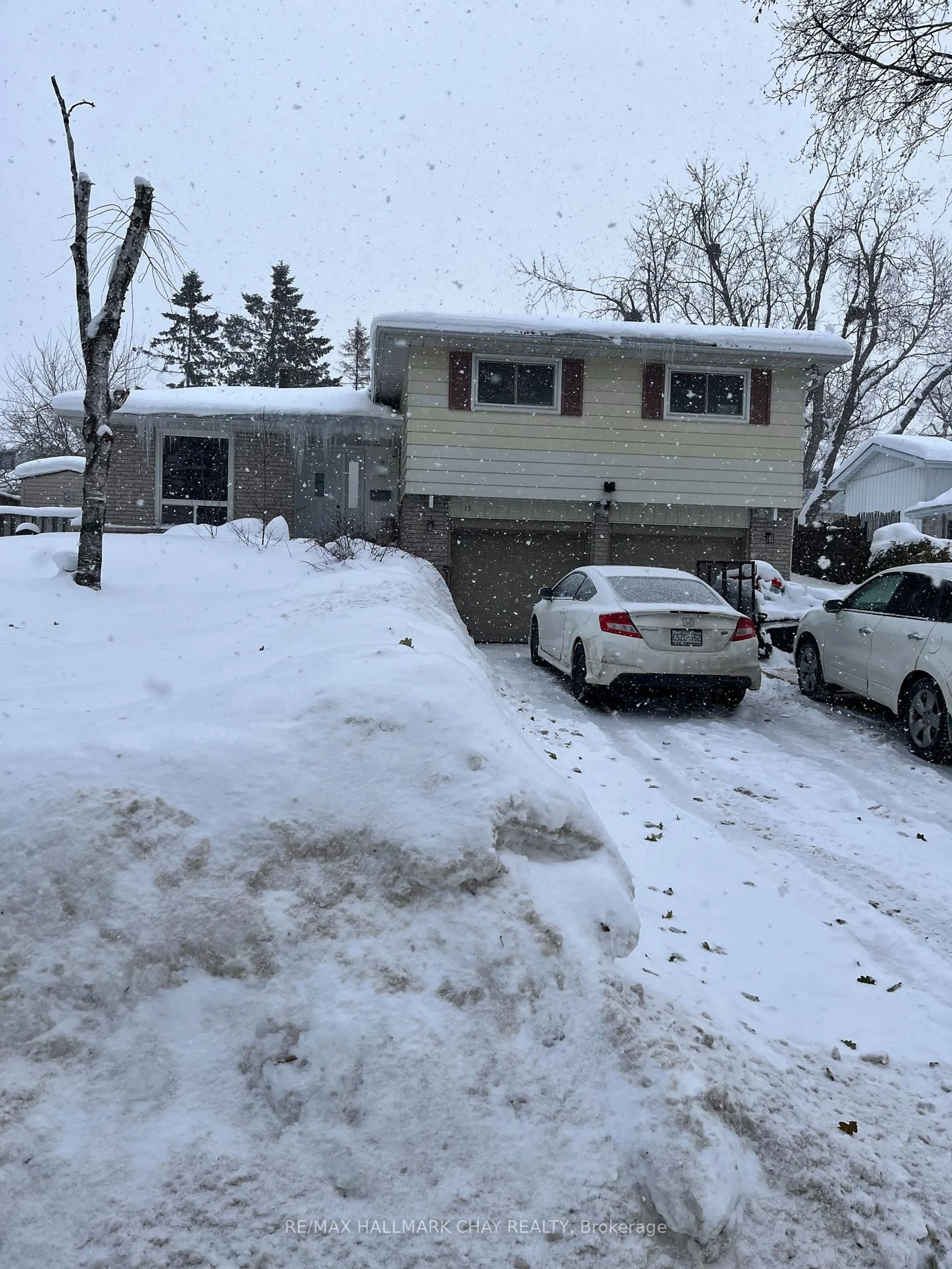 Home with vinyl exterior material, street for 13 Jane Cres, Barrie Ontario L4N 3T7