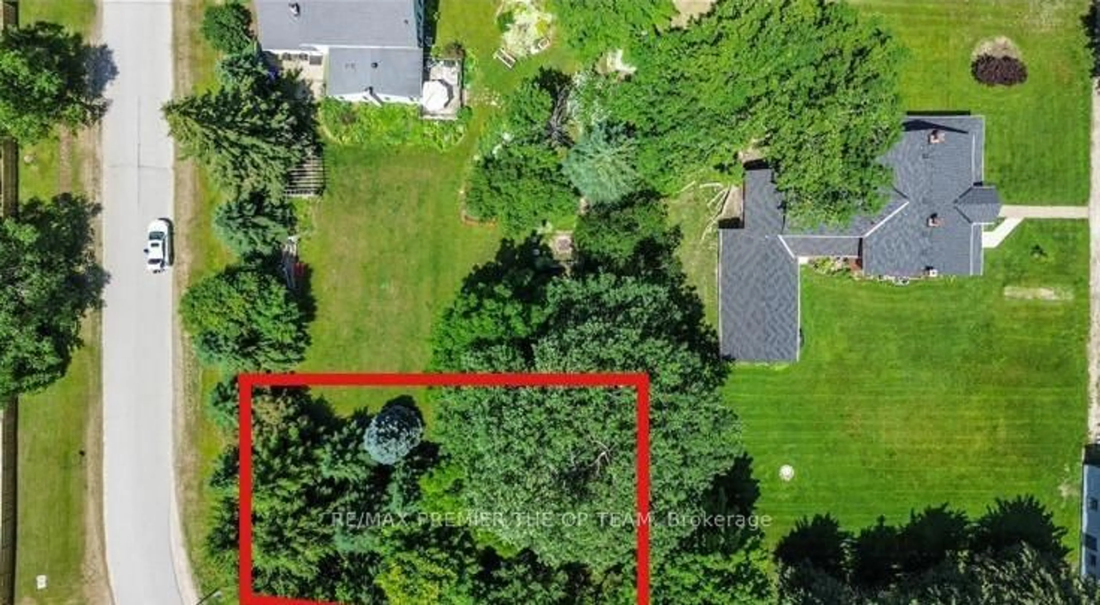 A pic from outside/outdoor area/front of a property/back of a property/a pic from drone, street for 5 Foyston Gate, Springwater Ontario L9X 0A1
