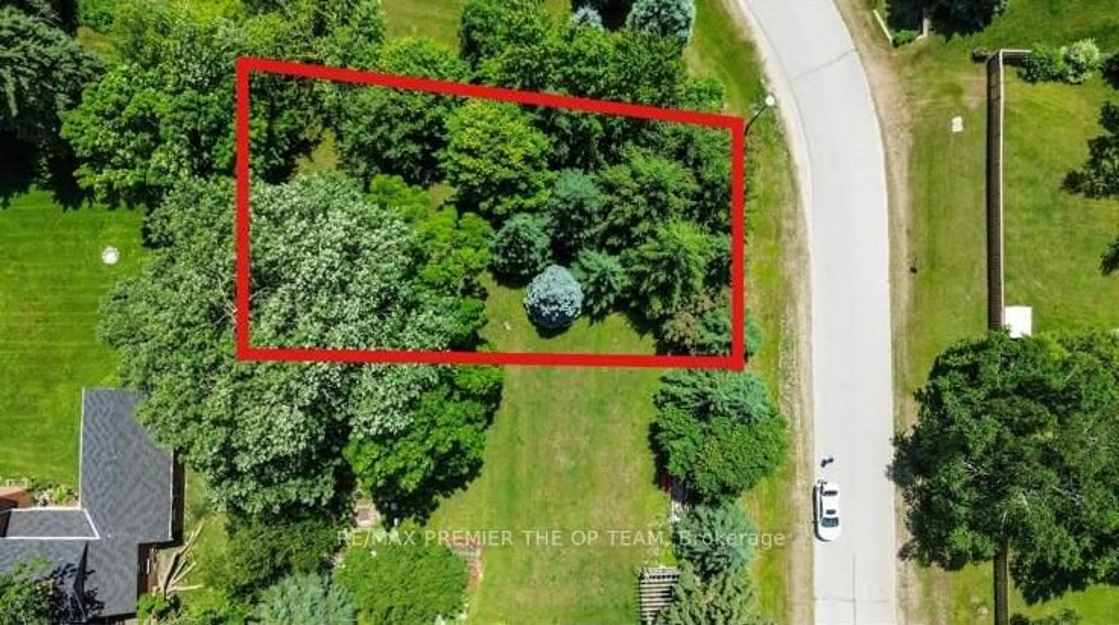 A pic from outside/outdoor area/front of a property/back of a property/a pic from drone, unknown for 5 Foyston Gate, Springwater Ontario L9X 0A1