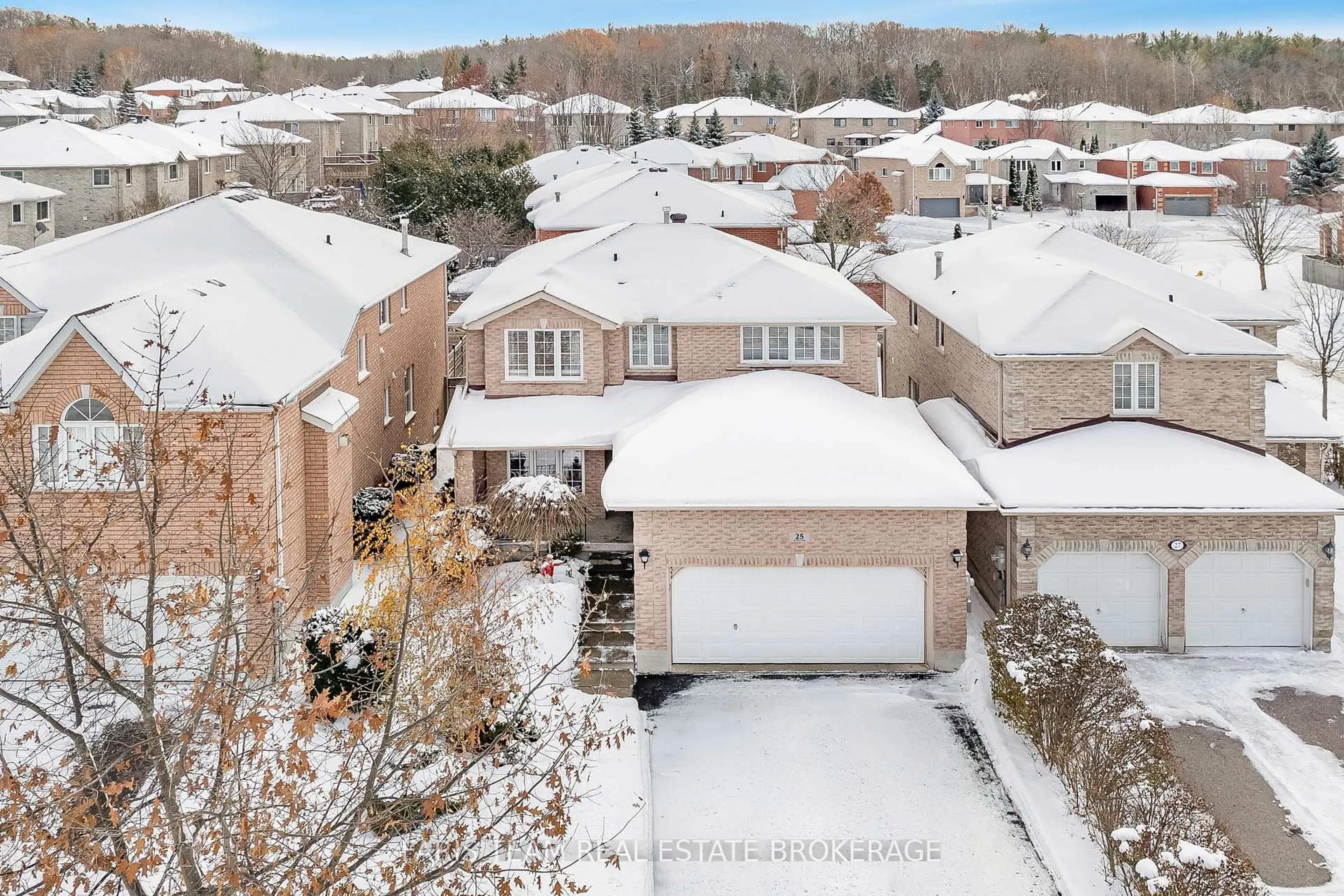 A pic from outside/outdoor area/front of a property/back of a property/a pic from drone, street for 25 Dunnett Dr, Barrie Ontario L4N 0J7