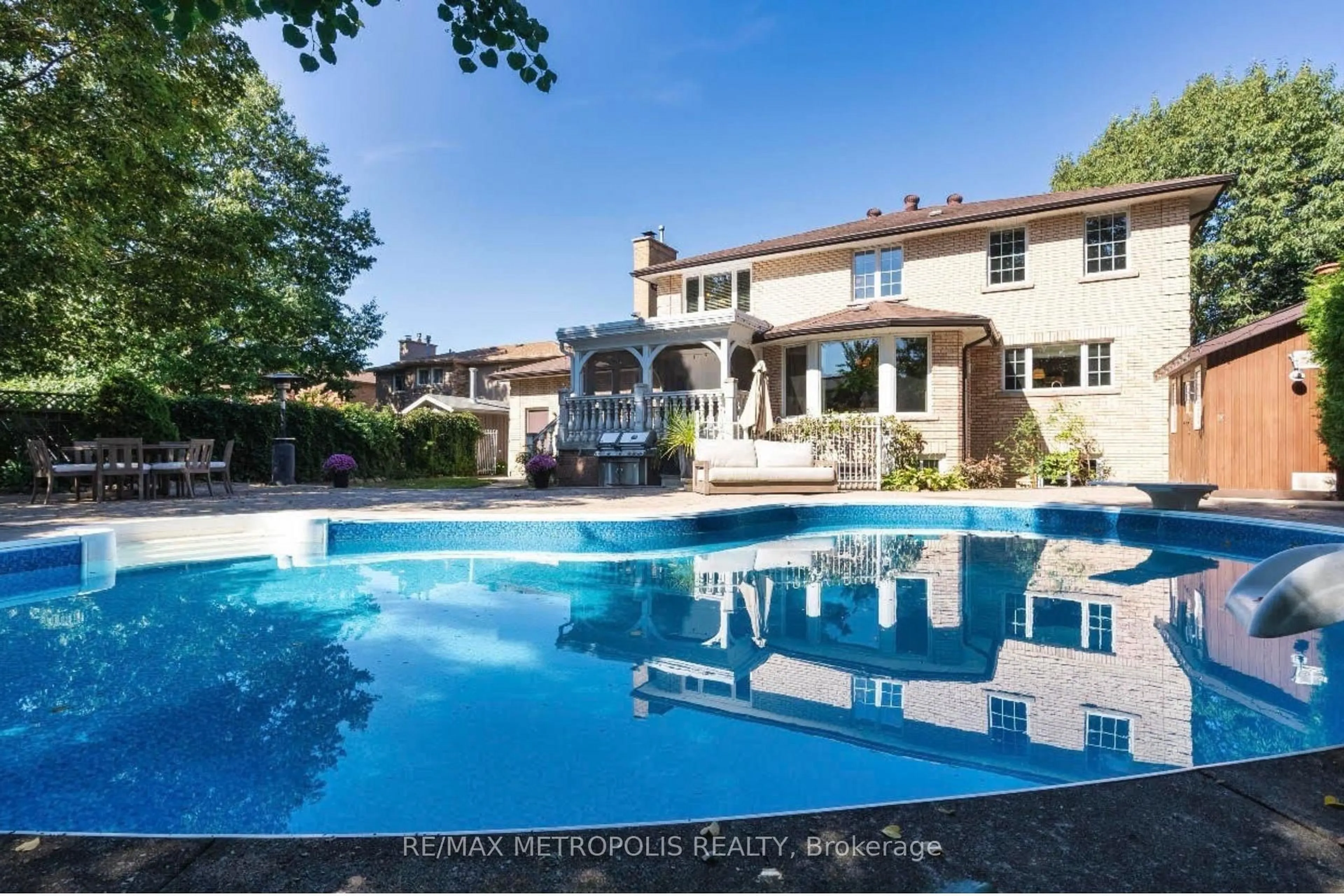 Pool for 65 Woodcrest Rd, Barrie Ontario L4N 2V6