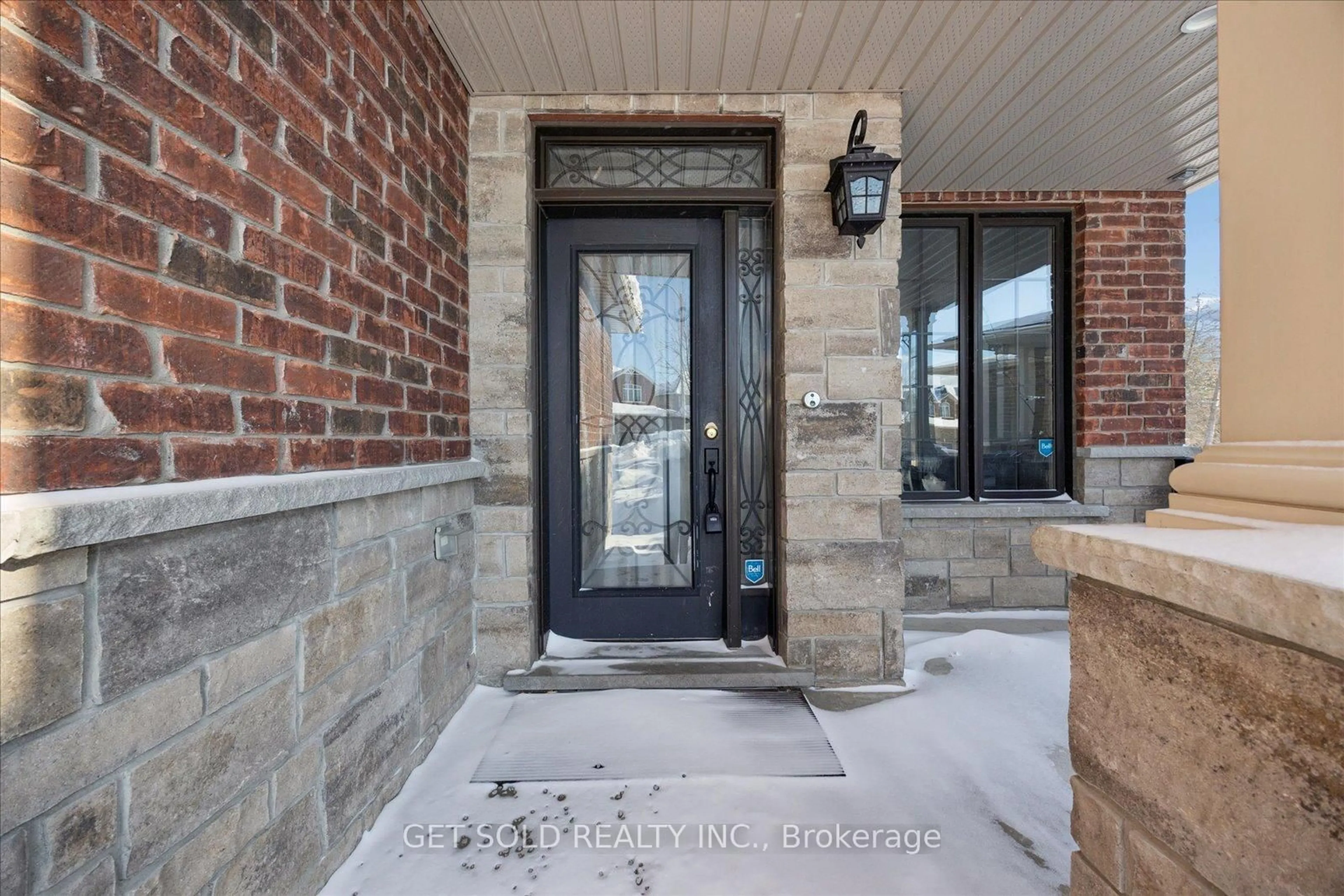 Indoor entryway for 35 Marta Cres, Barrie Ontario L4N 3N6