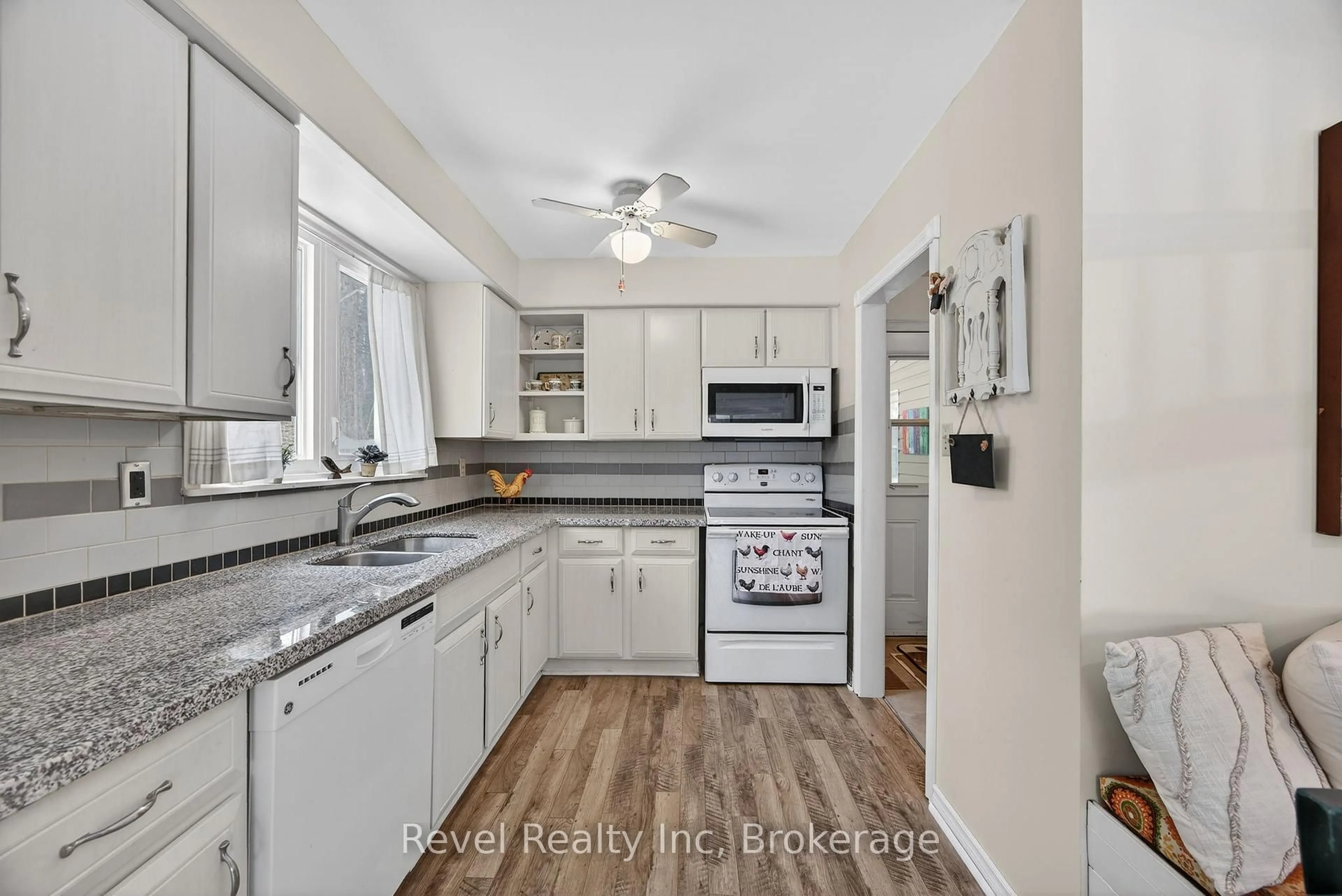 Unknown for 8 Manitou Cres, Tiny Ontario L9M 0C6