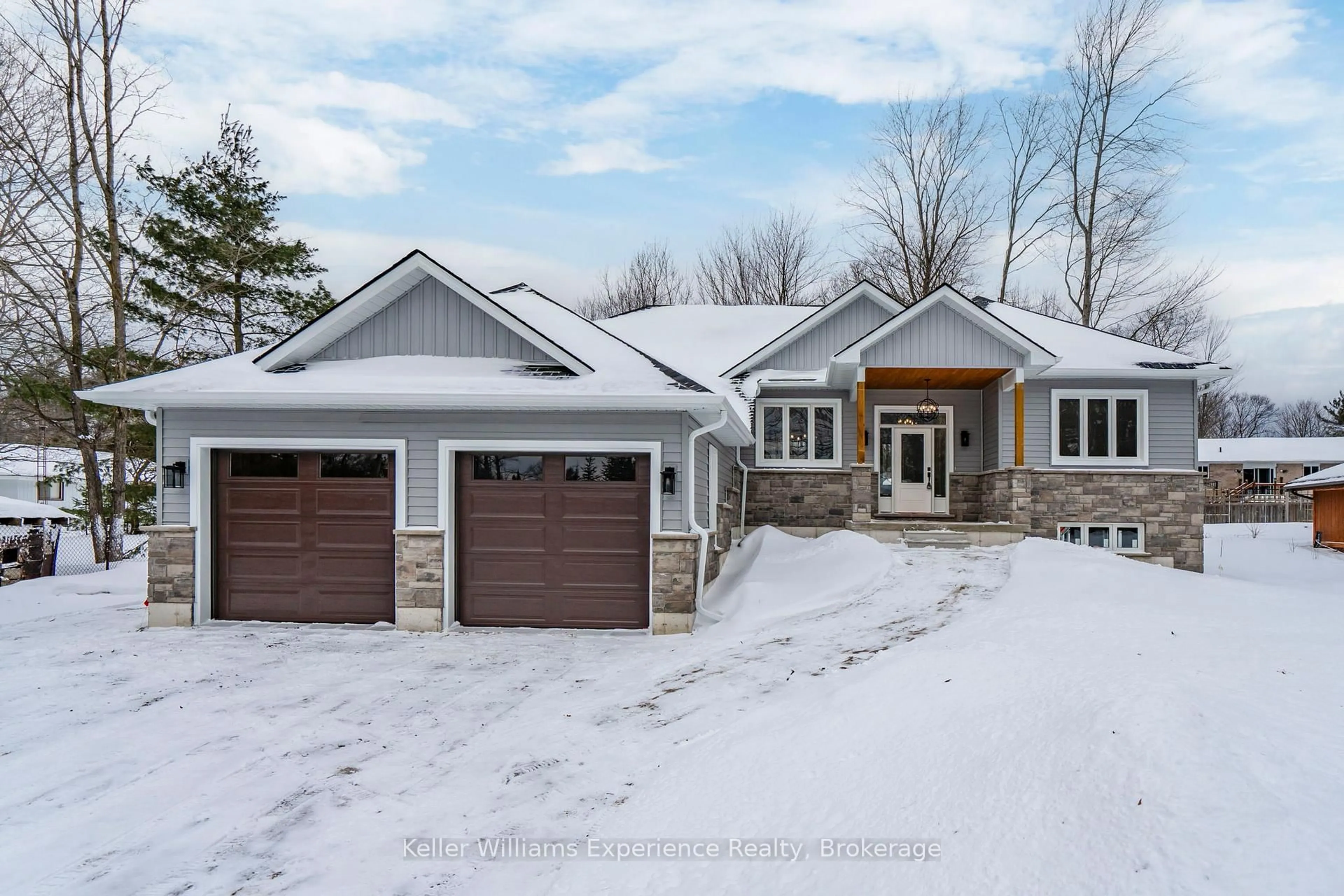 Home with brick exterior material, street for 62 Rue Vanier, Tiny Ontario L9M 0J2
