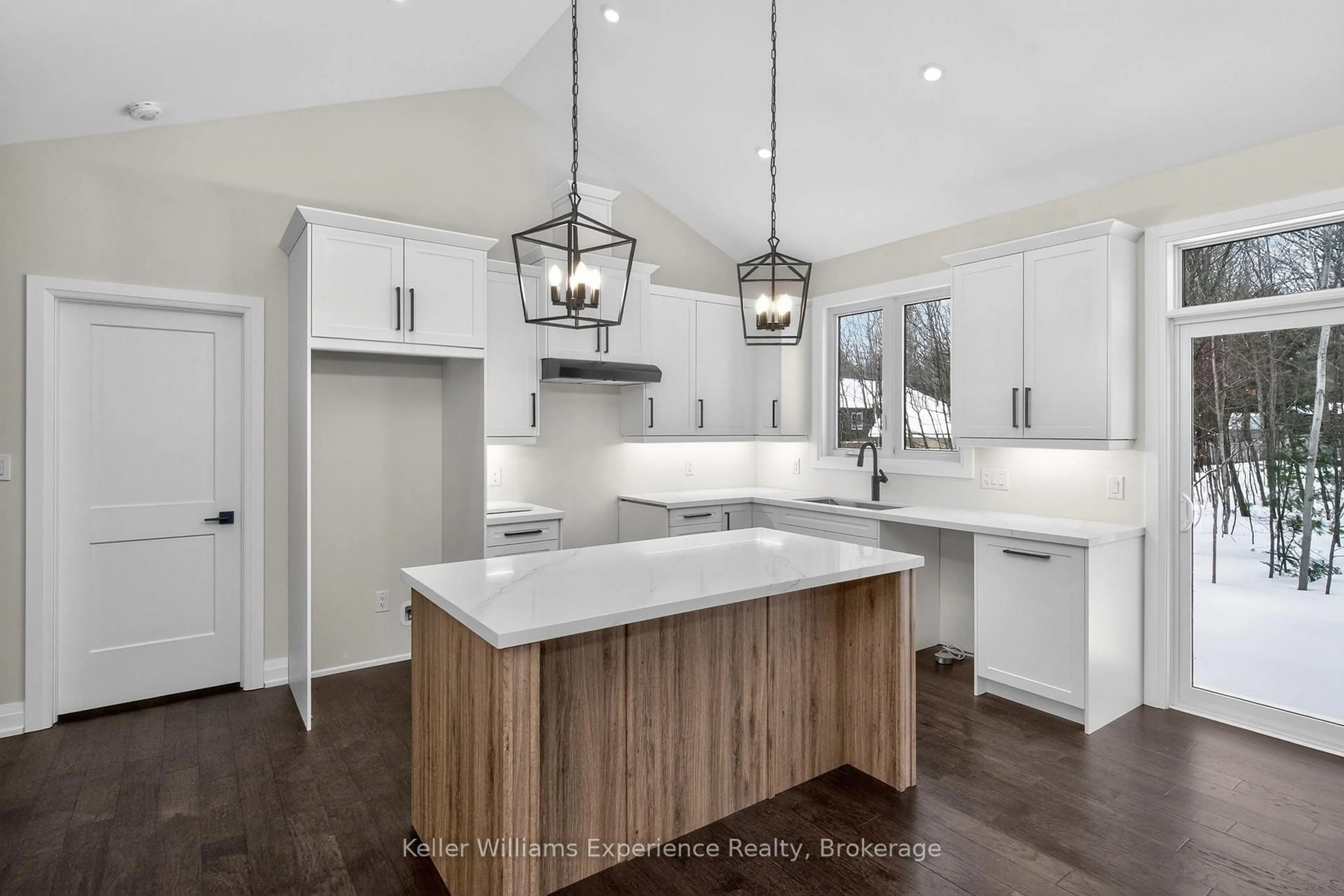 Open concept kitchen, unknown for 62 Rue Vanier, Tiny Ontario L9M 0J2