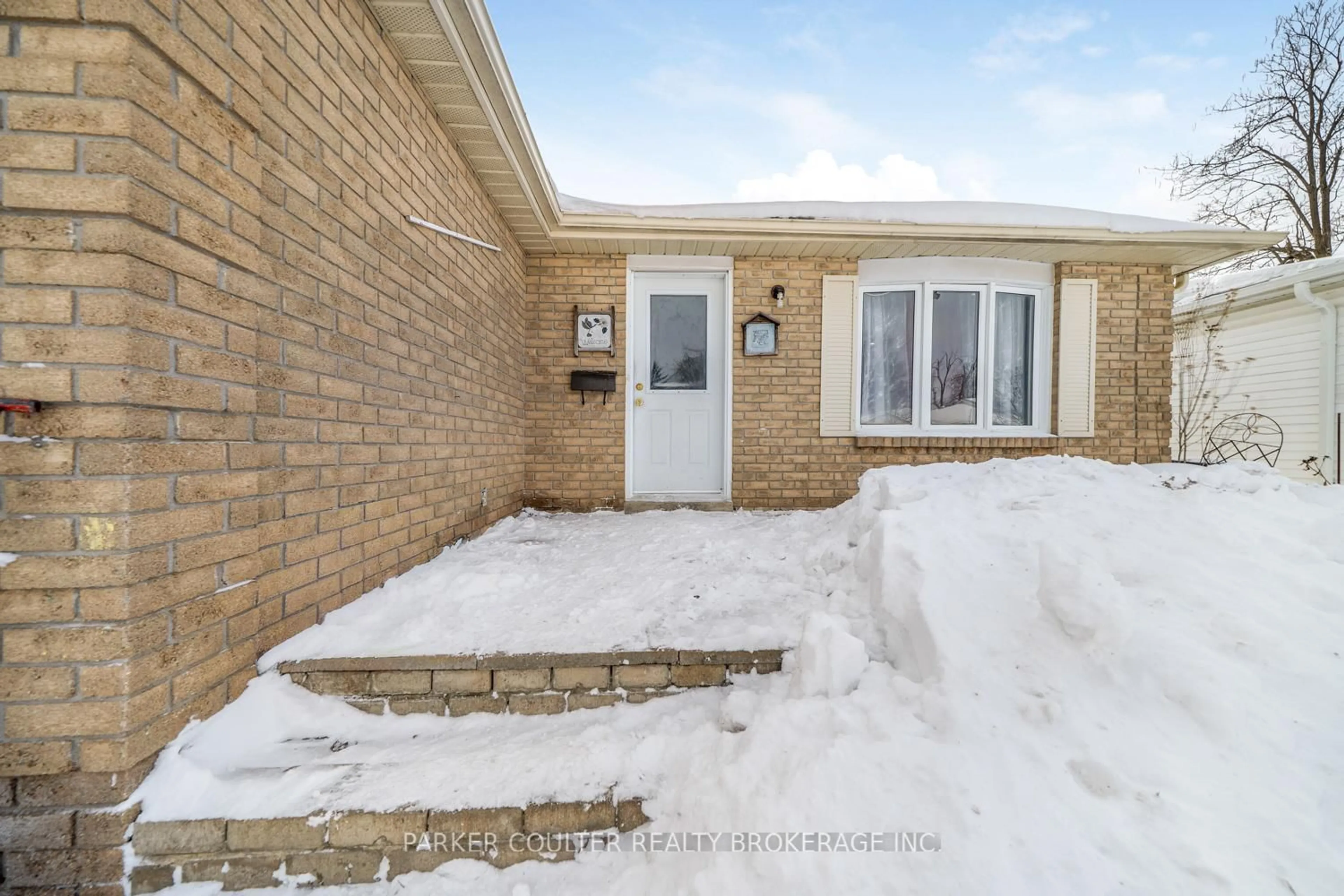 Unknown for 3 Hickling Tr, Barrie Ontario L4M 5V7