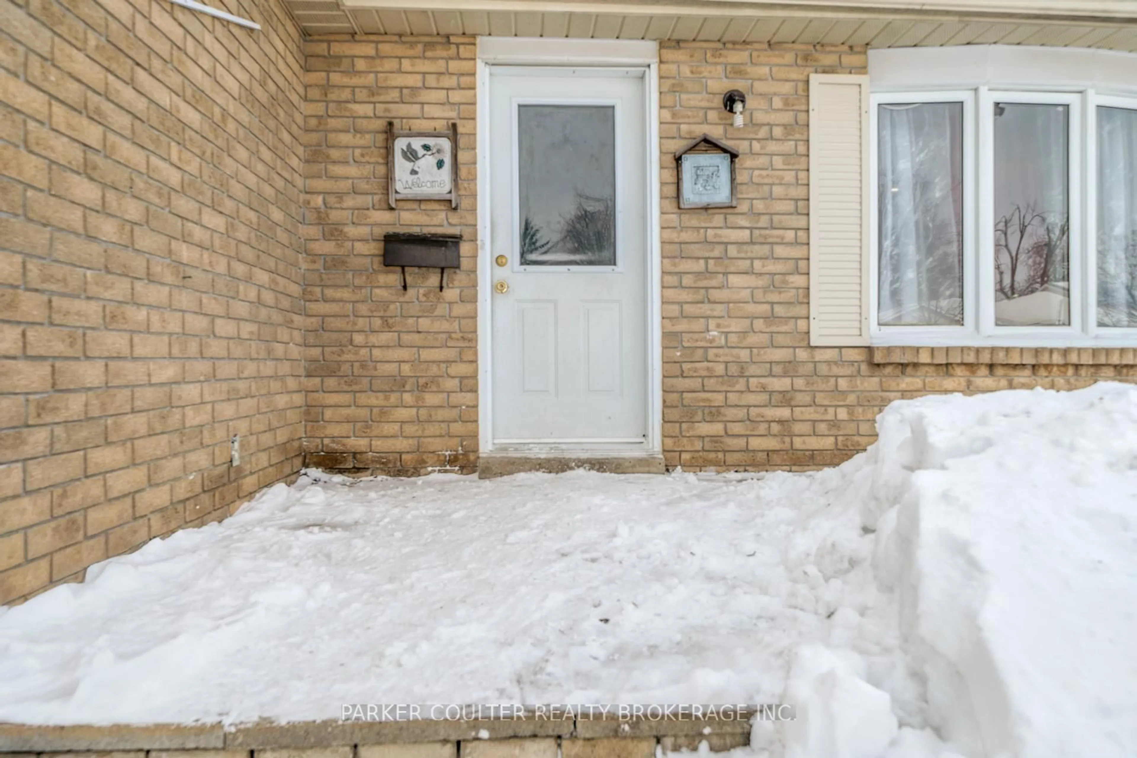 Indoor entryway for 3 Hickling Tr, Barrie Ontario L4M 5V7