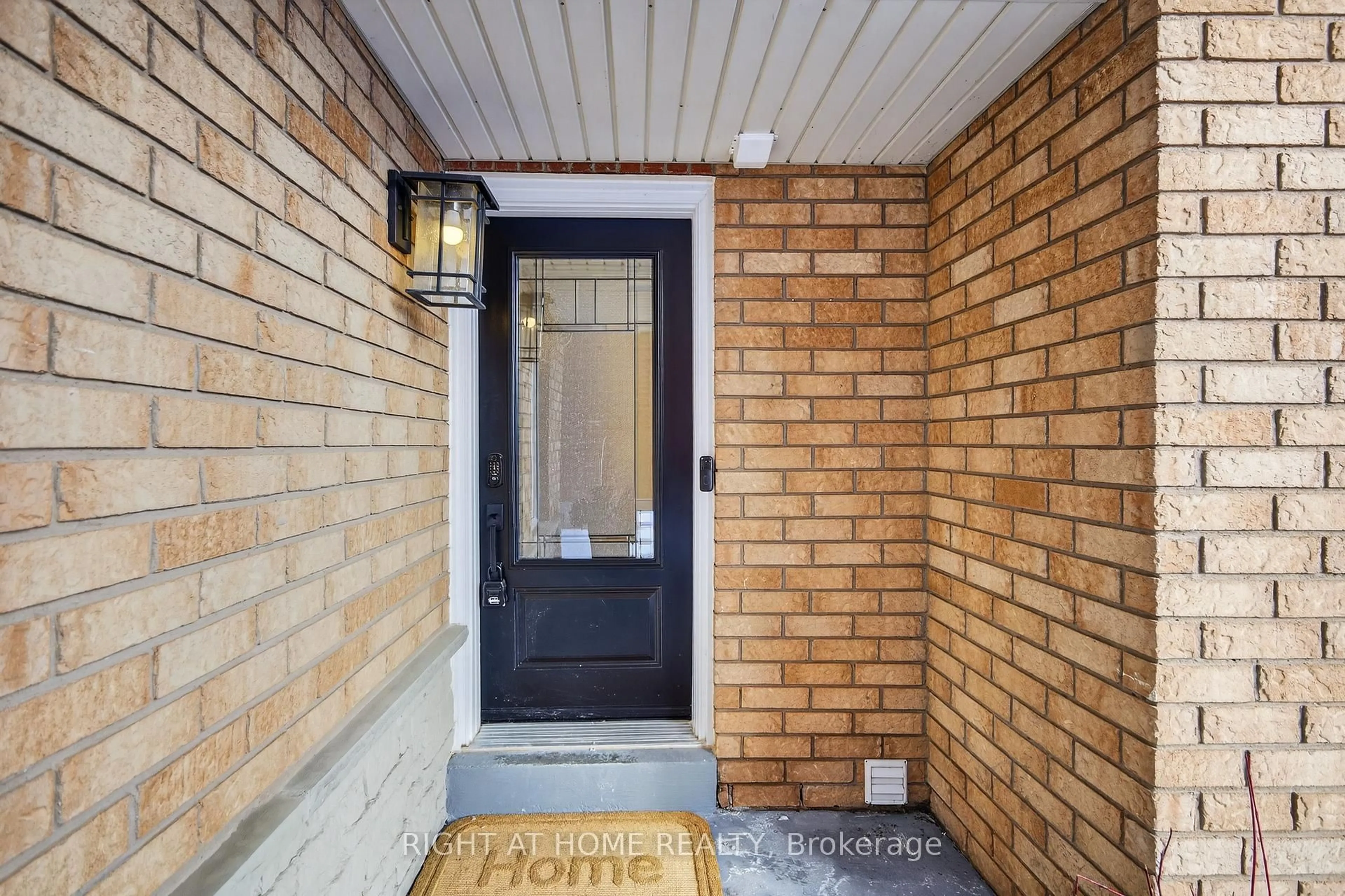 Indoor entryway for 42 DRAKE Dr, Barrie Ontario L4N 8X4
