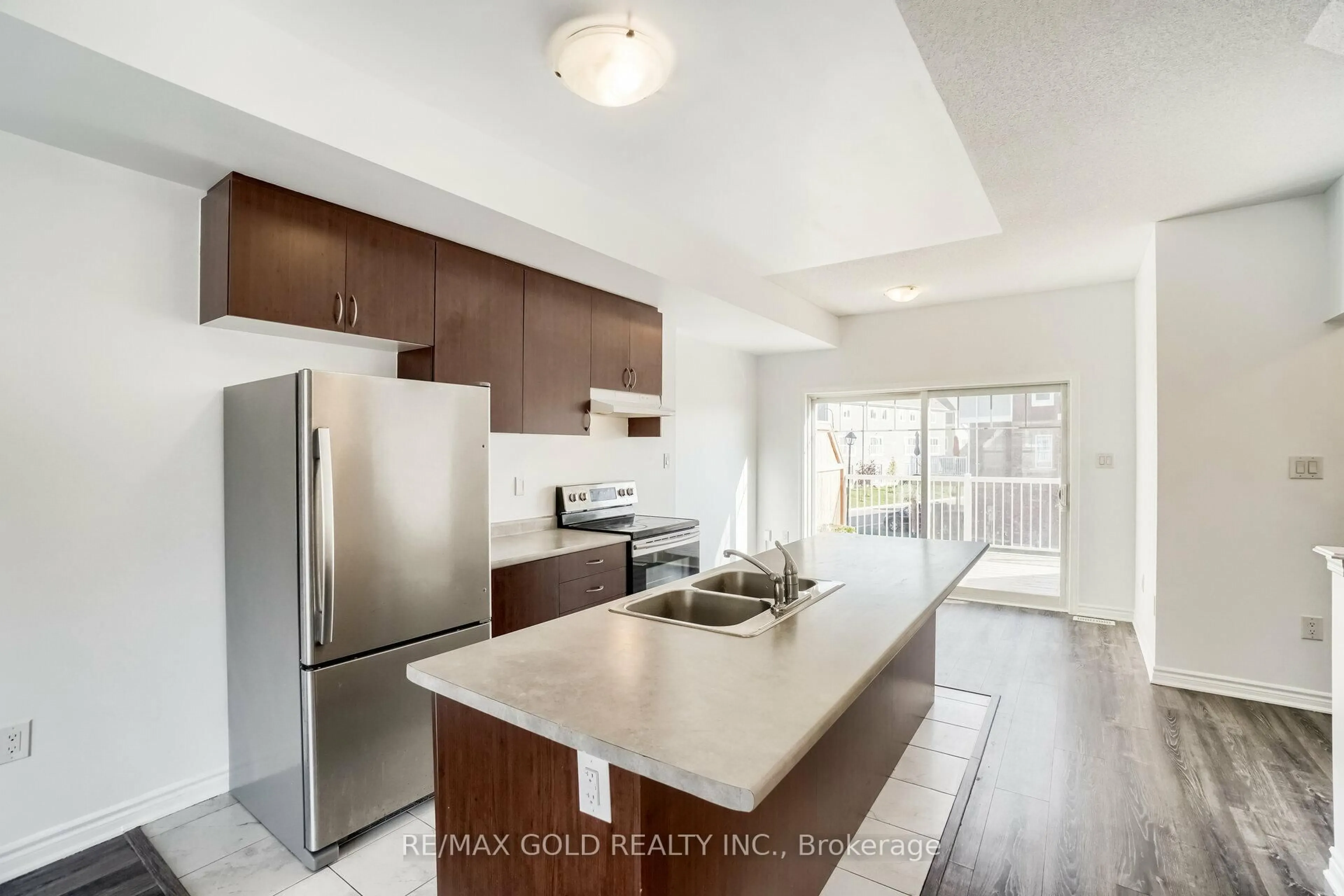 Open concept kitchen, unknown for 152 Village Gate Dr, Wasaga Beach Ontario L9Z 0J7