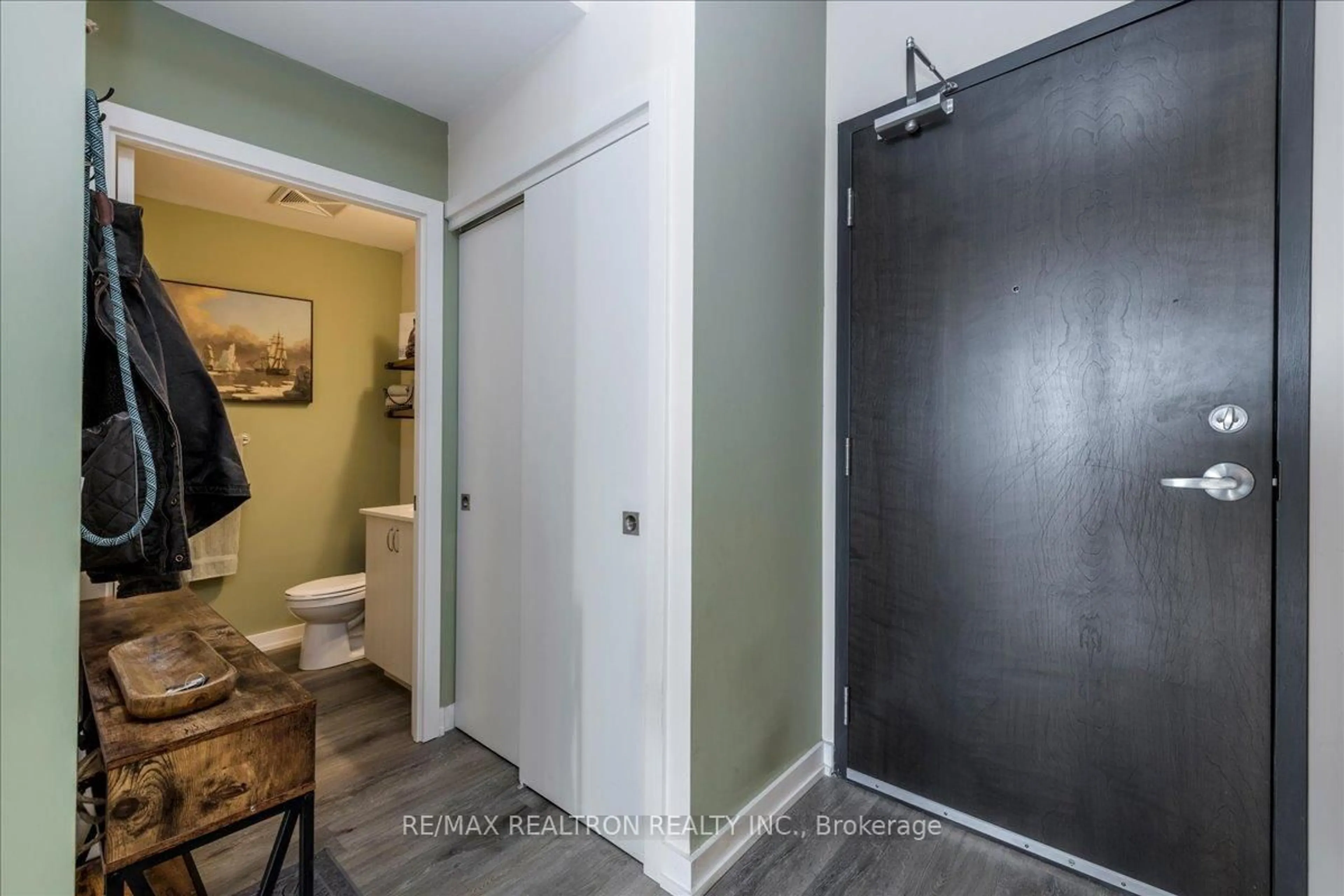 Unknown for 430 Essa Rd #224, Barrie Ontario L9J 0M1