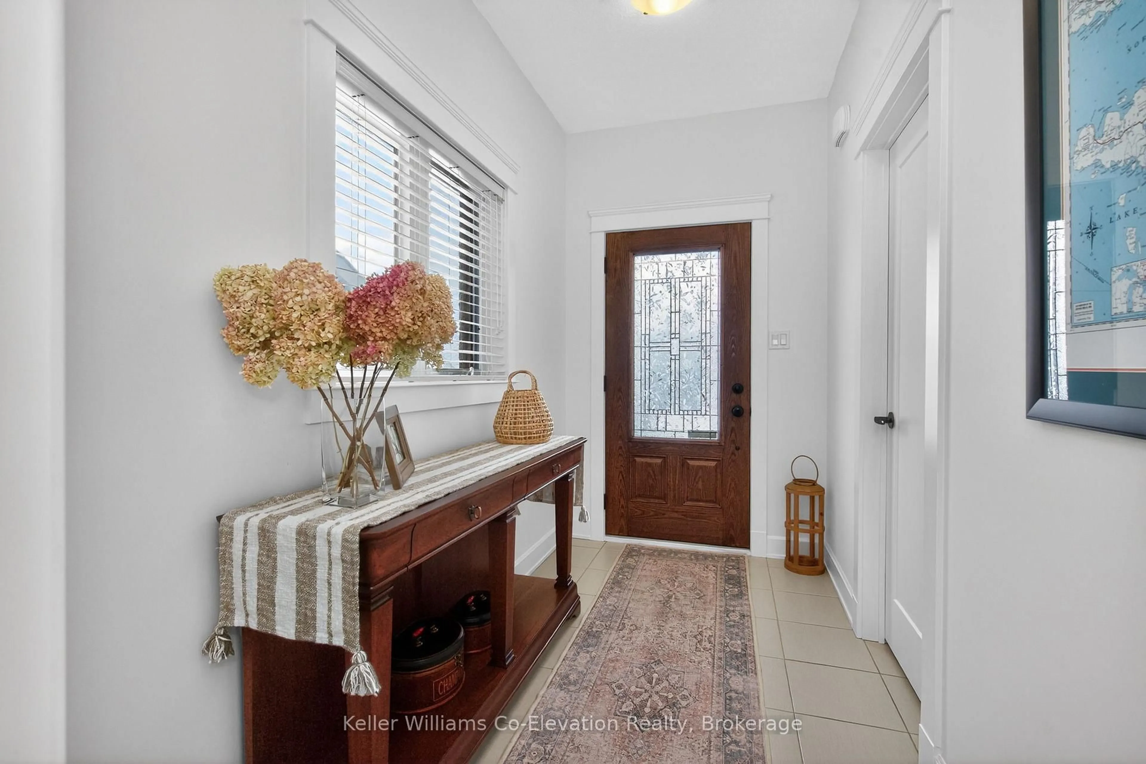 Indoor entryway for 1046 Cook Dr, Midland Ontario L4R 0E4