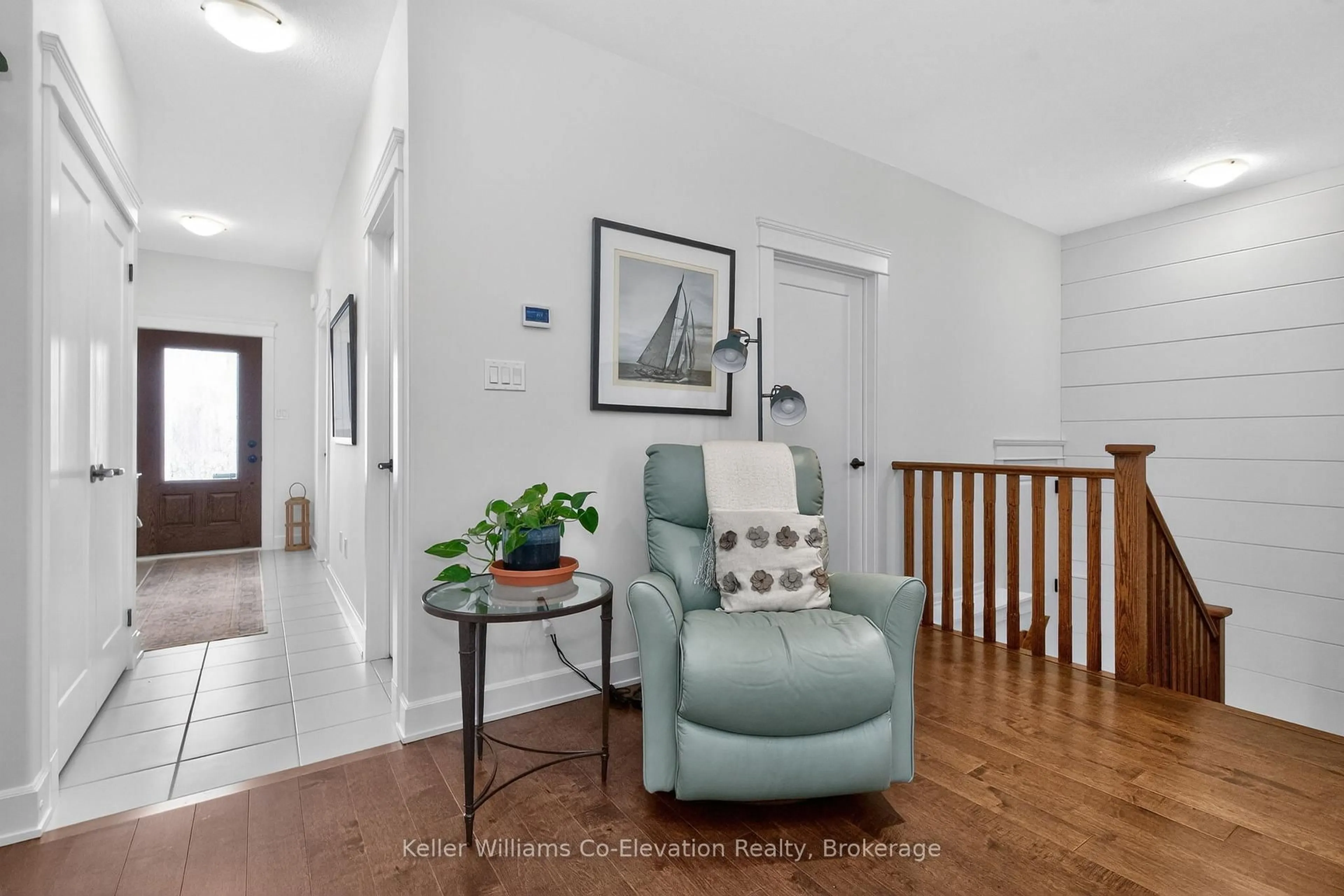 Indoor entryway for 1046 Cook Dr, Midland Ontario L4R 0E4