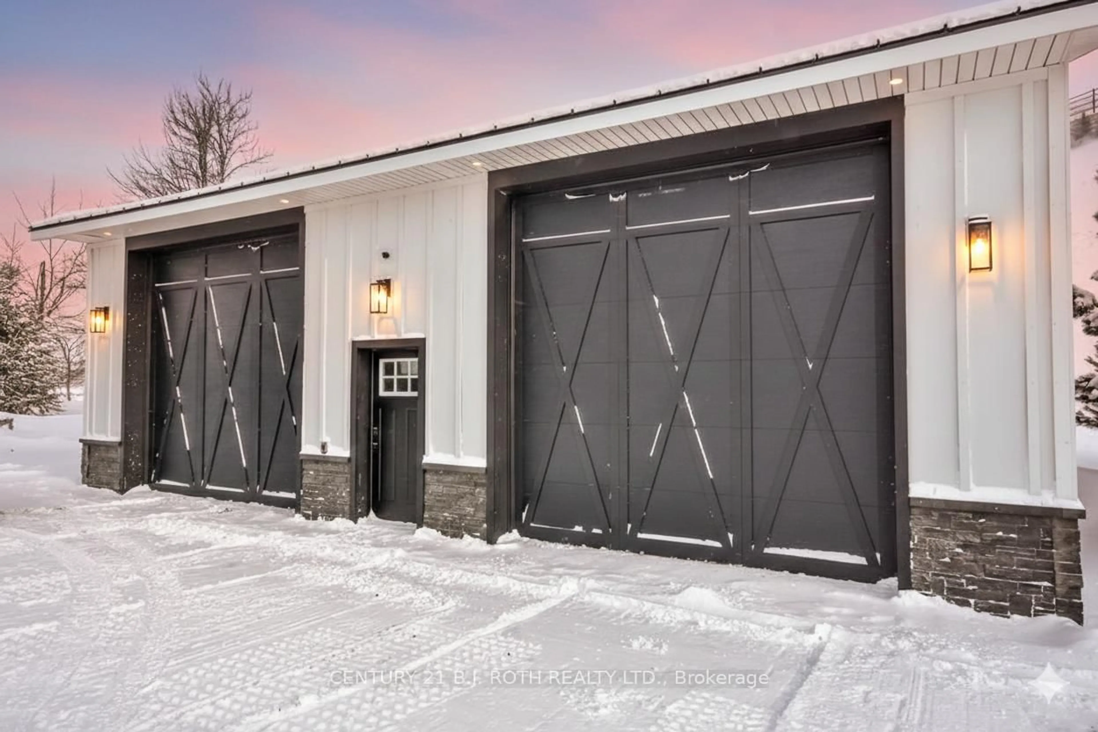 Indoor garage for 4885 6 Line, Oro-Medonte Ontario L0K 1E0