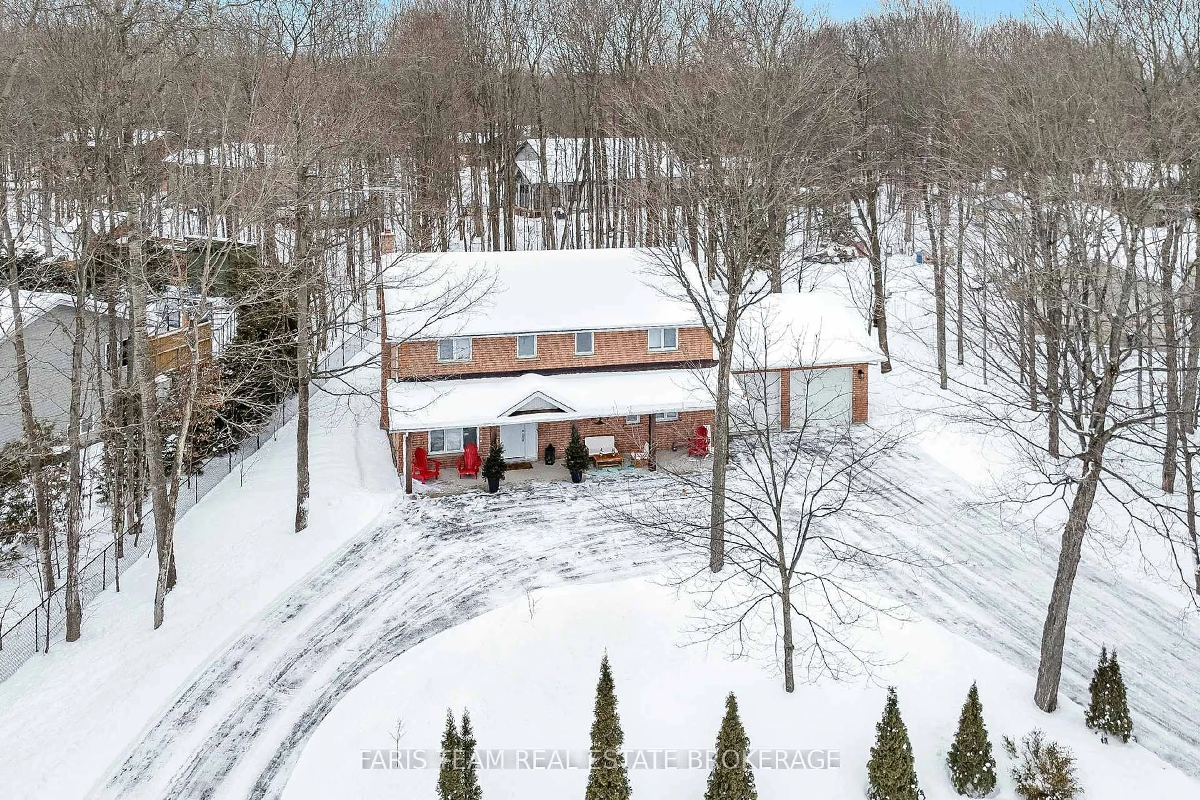 A pic from outside/outdoor area/front of a property/back of a property/a pic from drone, unknown for 100 Desroches Tr, Tiny Ontario L9M 0H9
