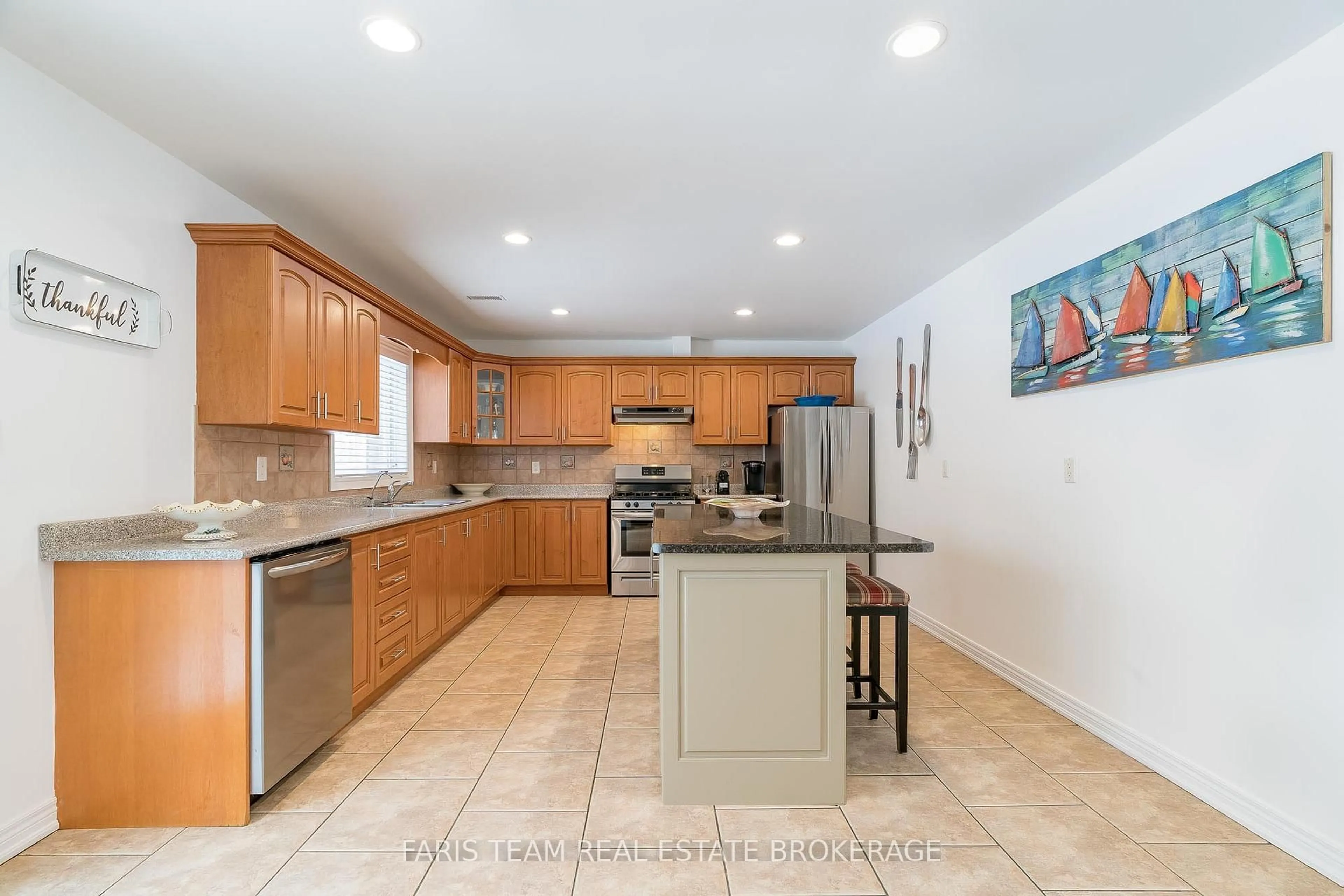 Open concept kitchen, ceramic/tile floor for 100 Desroches Tr, Tiny Ontario L9M 0H9