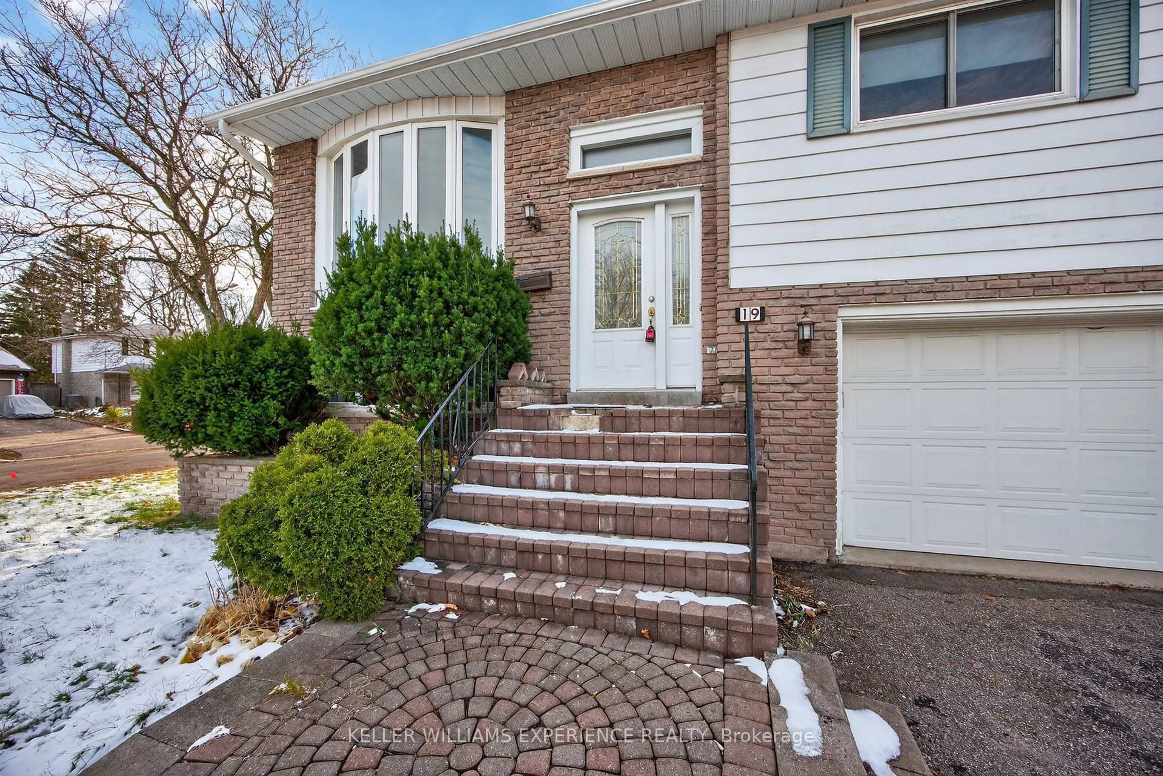 Home with brick exterior material, street for 19 Debra Cres, Barrie Ontario L4N 3T2
