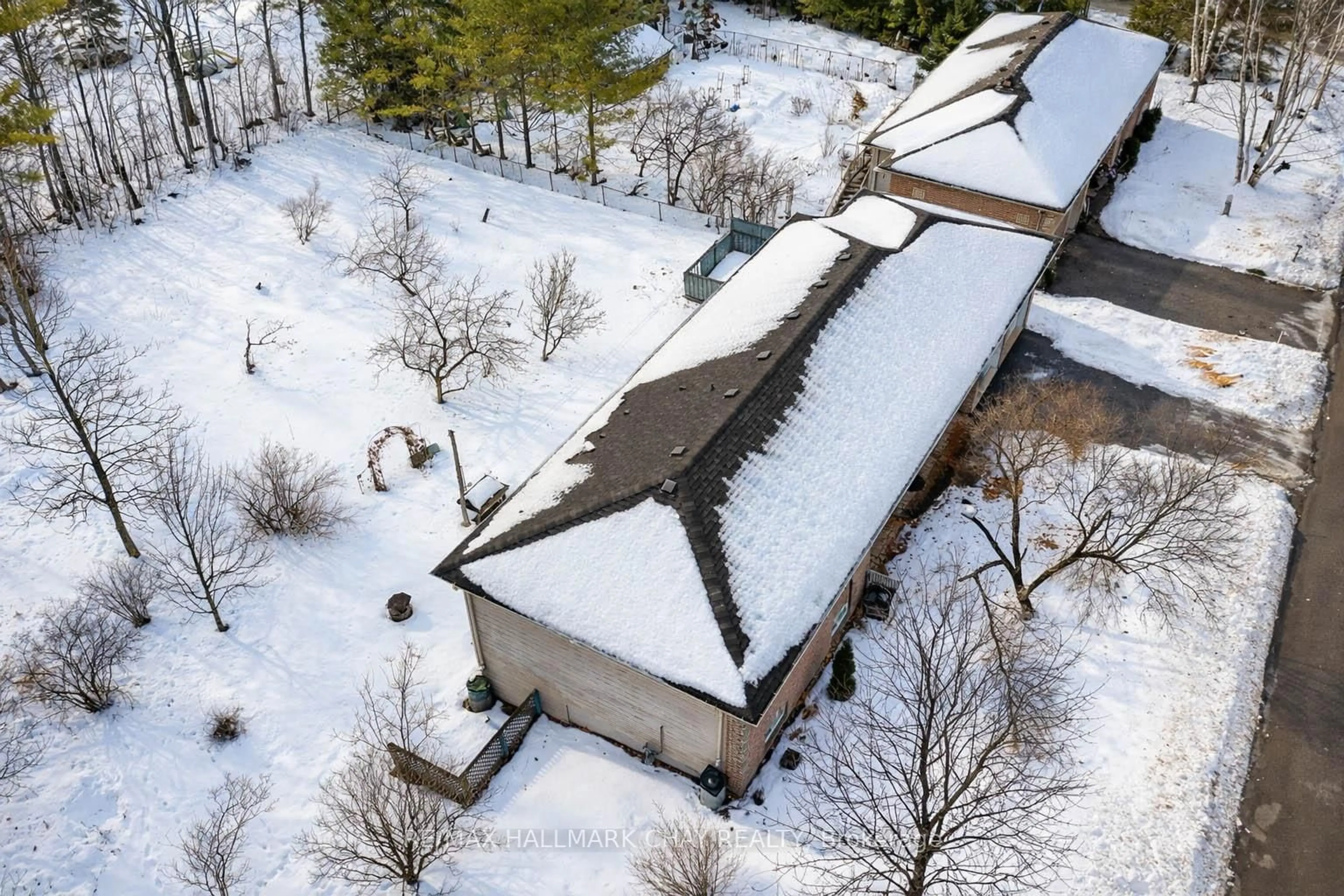 A pic from outside/outdoor area/front of a property/back of a property/a pic from drone, unknown for 1667 Tiny Beaches Rd, Tiny Ontario L0L 1P0
