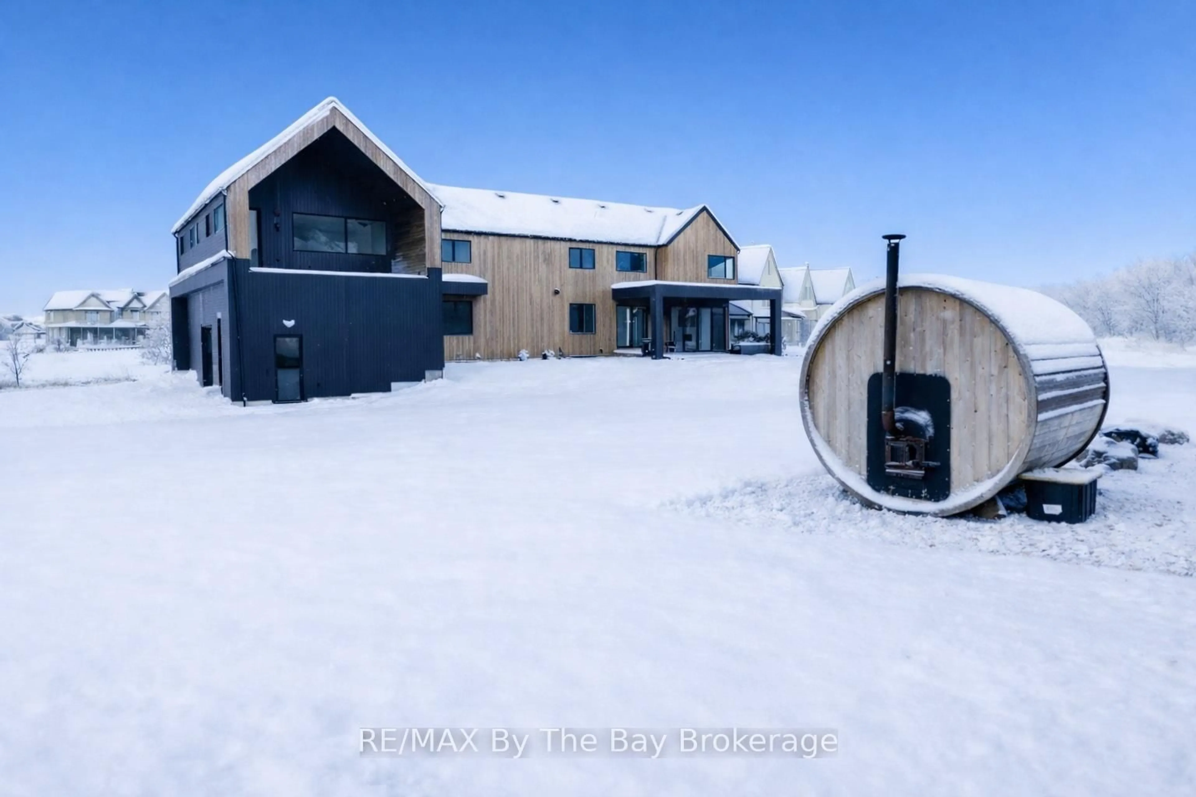 A pic from outside/outdoor area/front of a property/back of a property/a pic from drone, unknown for 18 Raintree Crt, Clearview Ontario L9Y 0K2