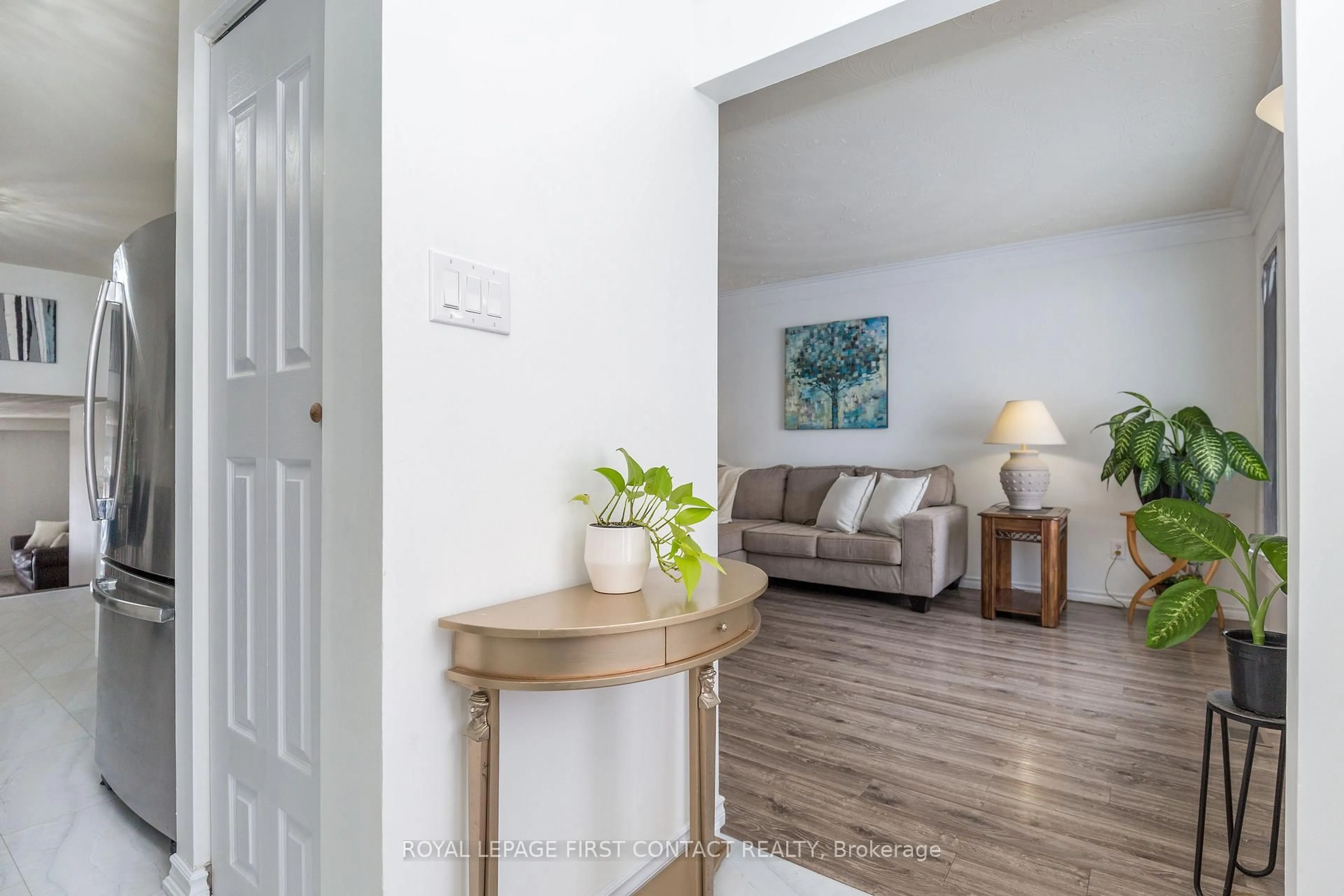 Indoor entryway for 3 Oren Blvd, Barrie Ontario L4N 4T3