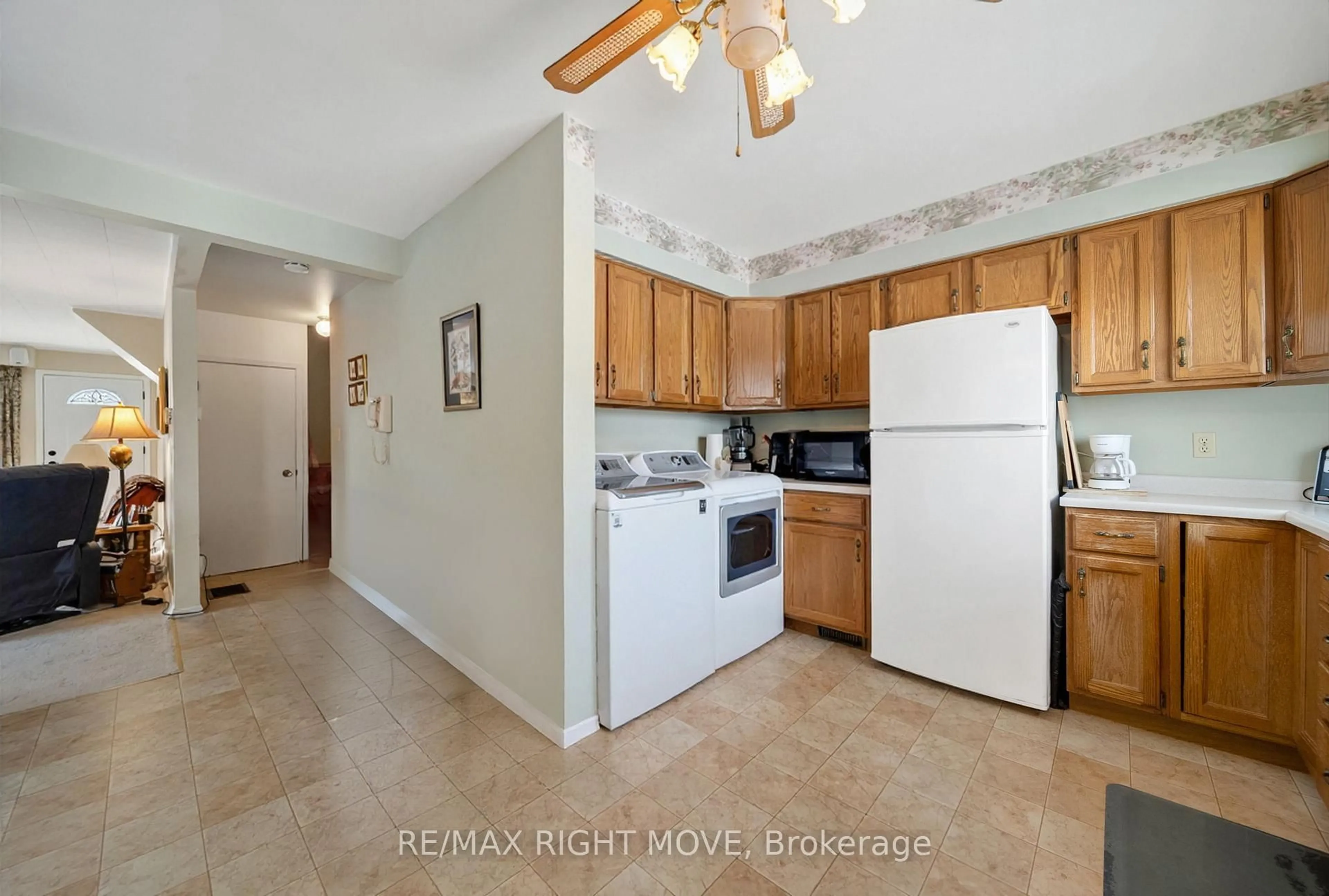 Standard kitchen, unknown for 494 High St, Orillia Ontario L3V 4X7