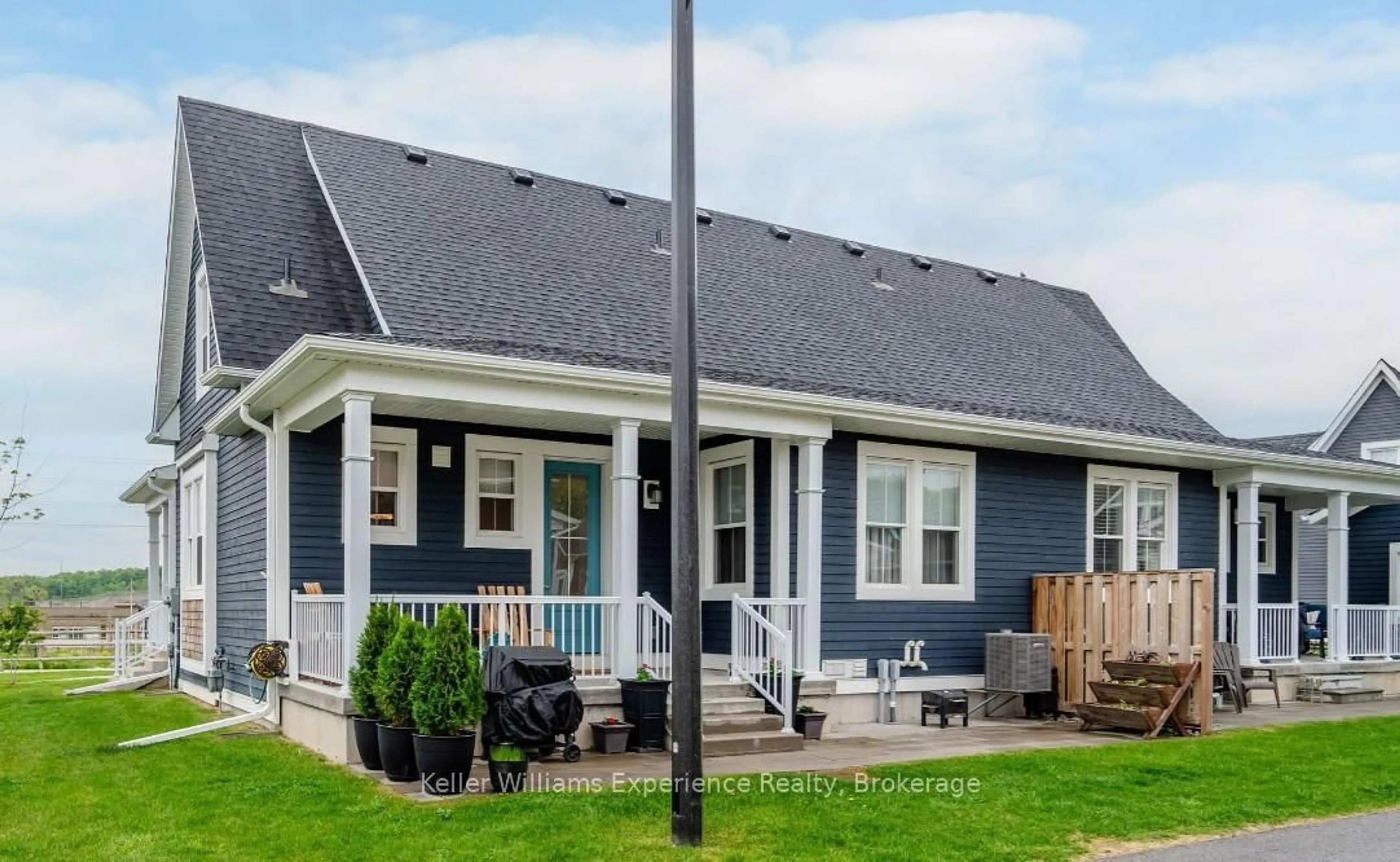 Home with vinyl exterior material, street for 30 Samantha Lane, Midland Ontario L4R 0H4