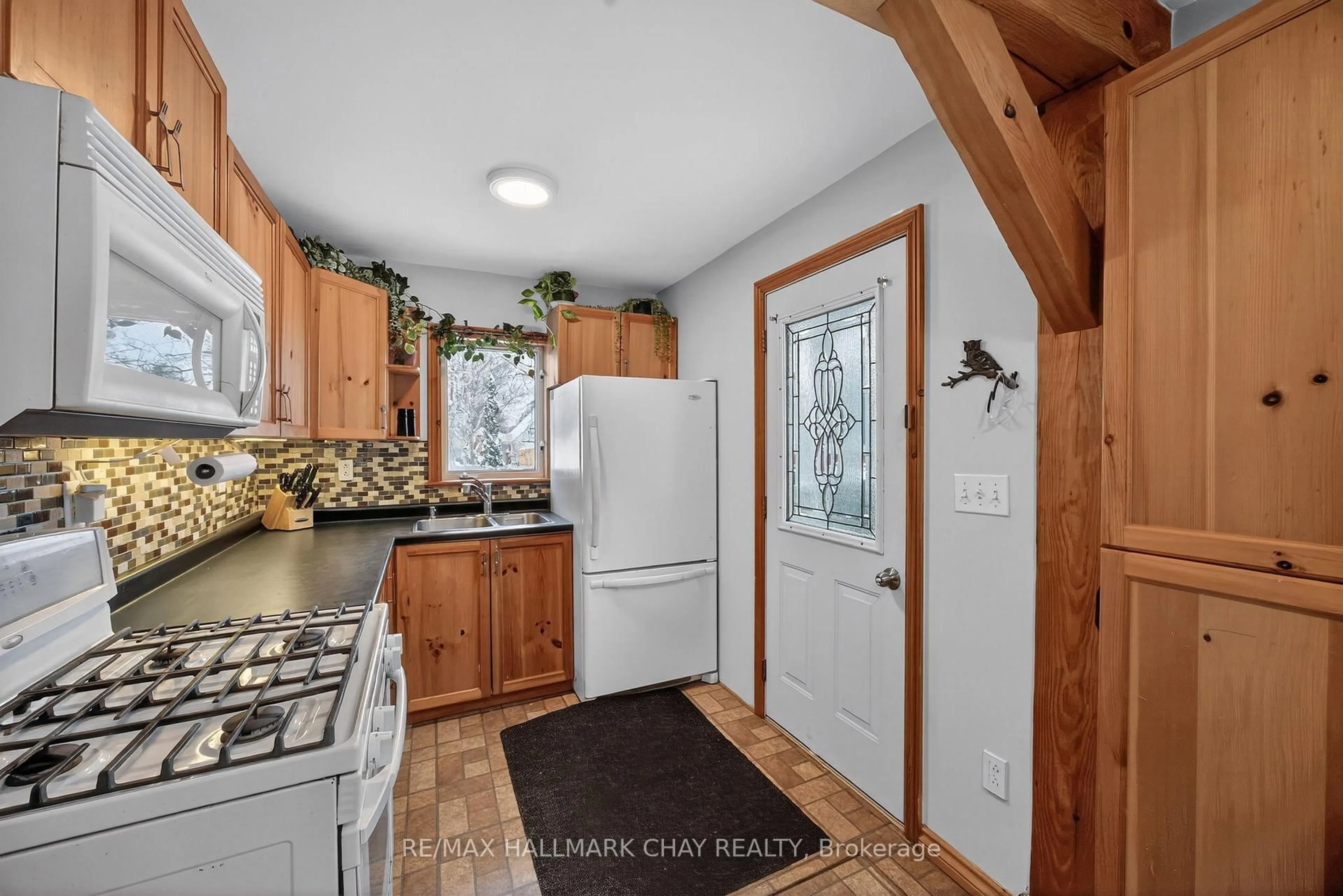 Unknown for 323 BELL St, Tay Ontario L0K 1R0