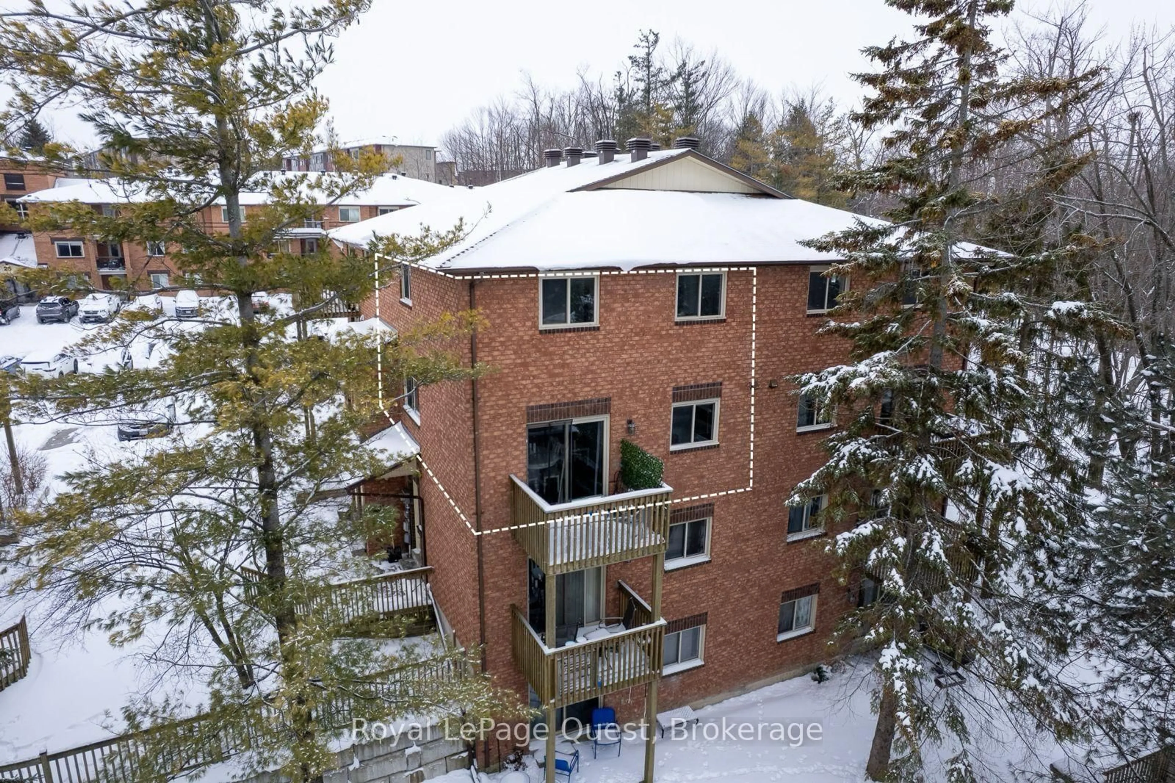 A pic from outside/outdoor area/front of a property/back of a property/a pic from drone, building for 23 Meadow Lane #7, Barrie Ontario L4N 7K3