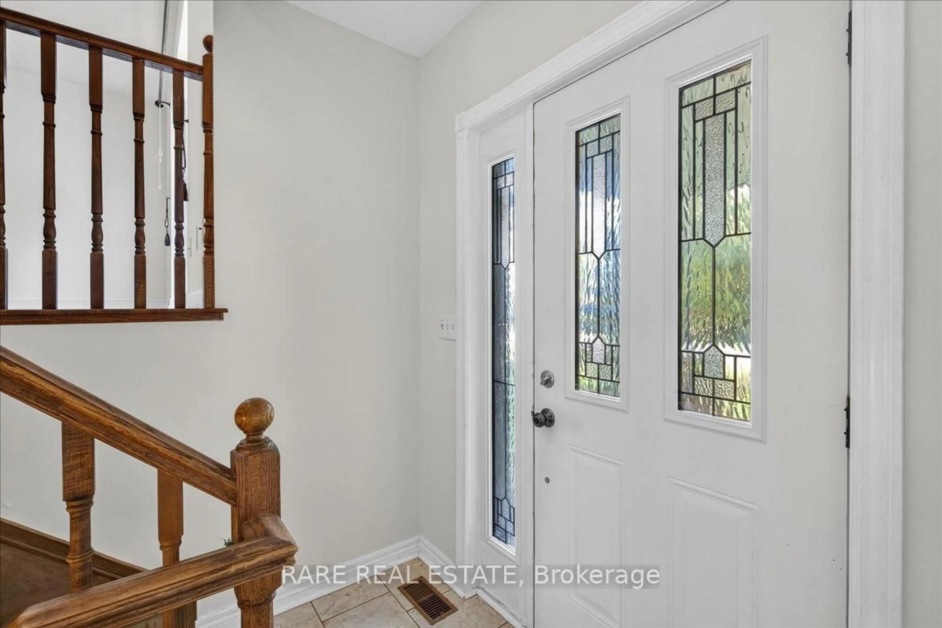 Indoor entryway for 51 SMALLMAN Dr, Wasaga Beach Ontario L9Z 1L3