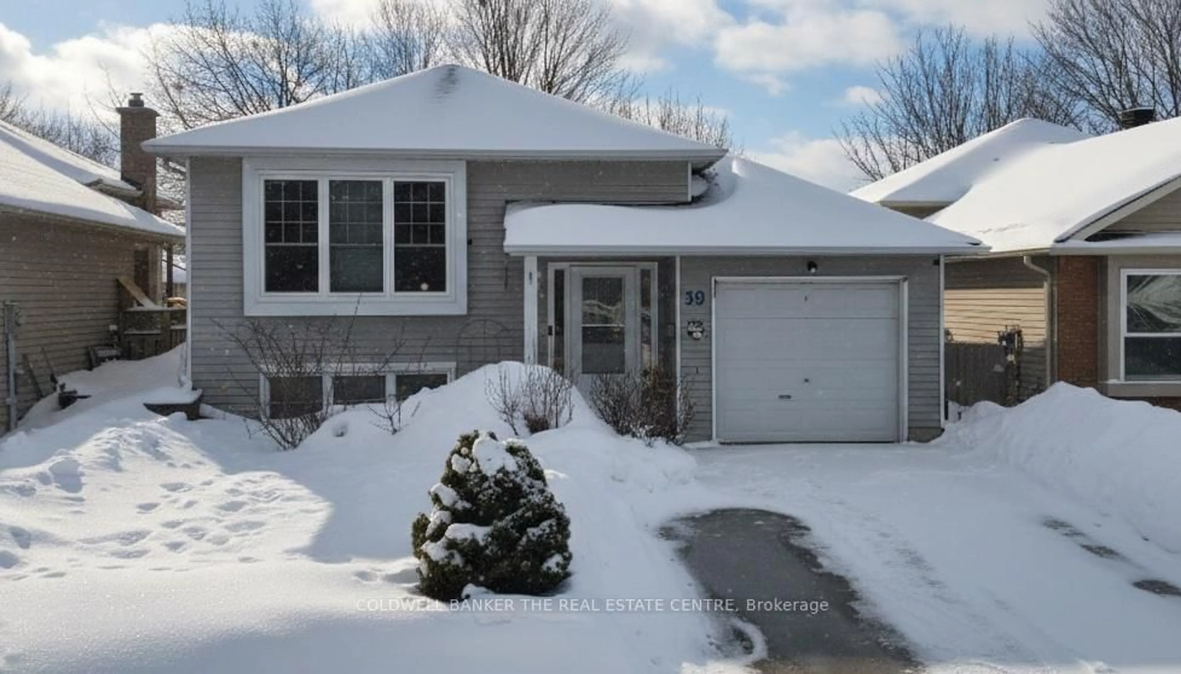 Home with vinyl exterior material, street for 39 KNICELY Rd, Barrie Ontario L4N 6V3