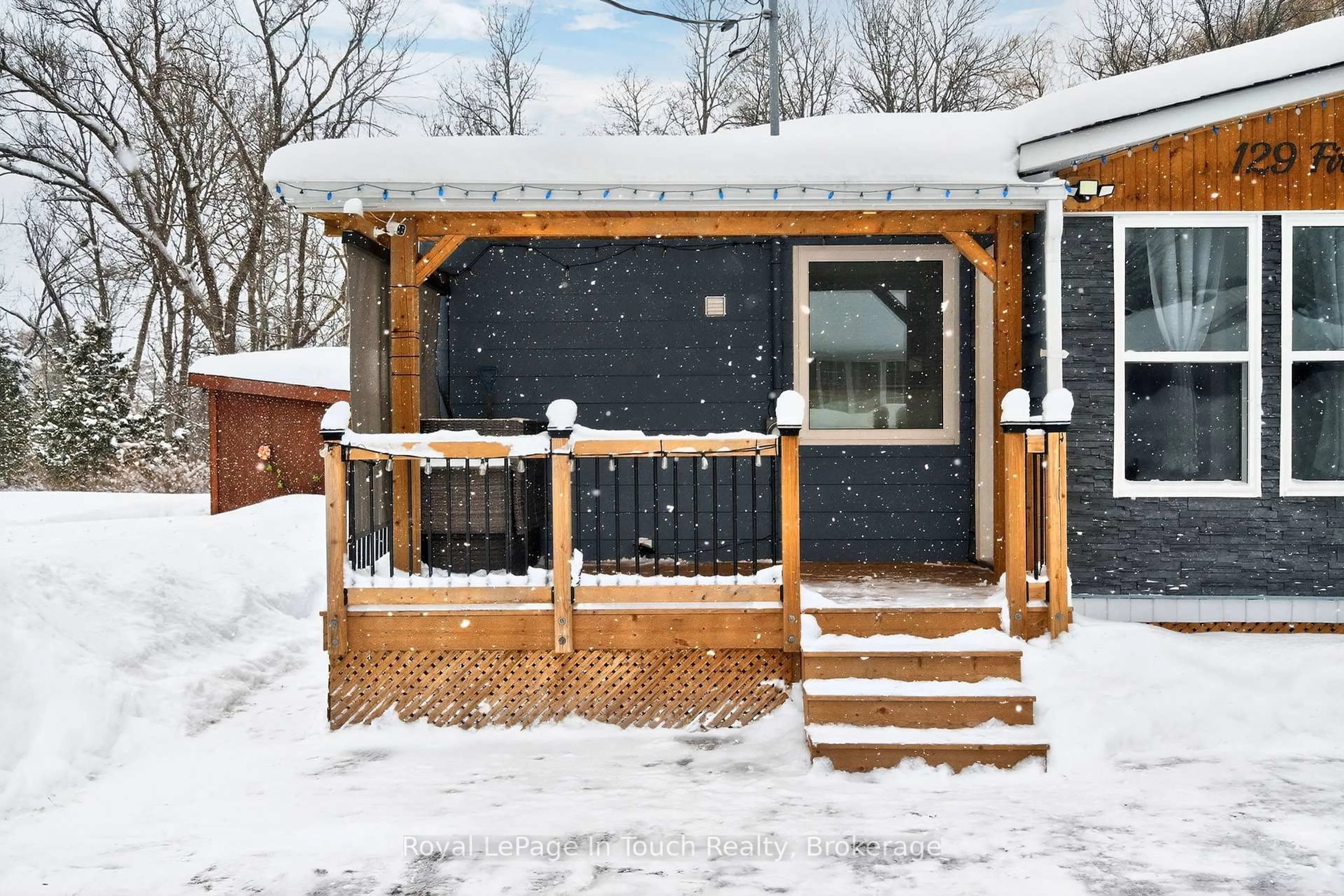 Patio, street for 129 First Ave, Tay Ontario L0K 1R0