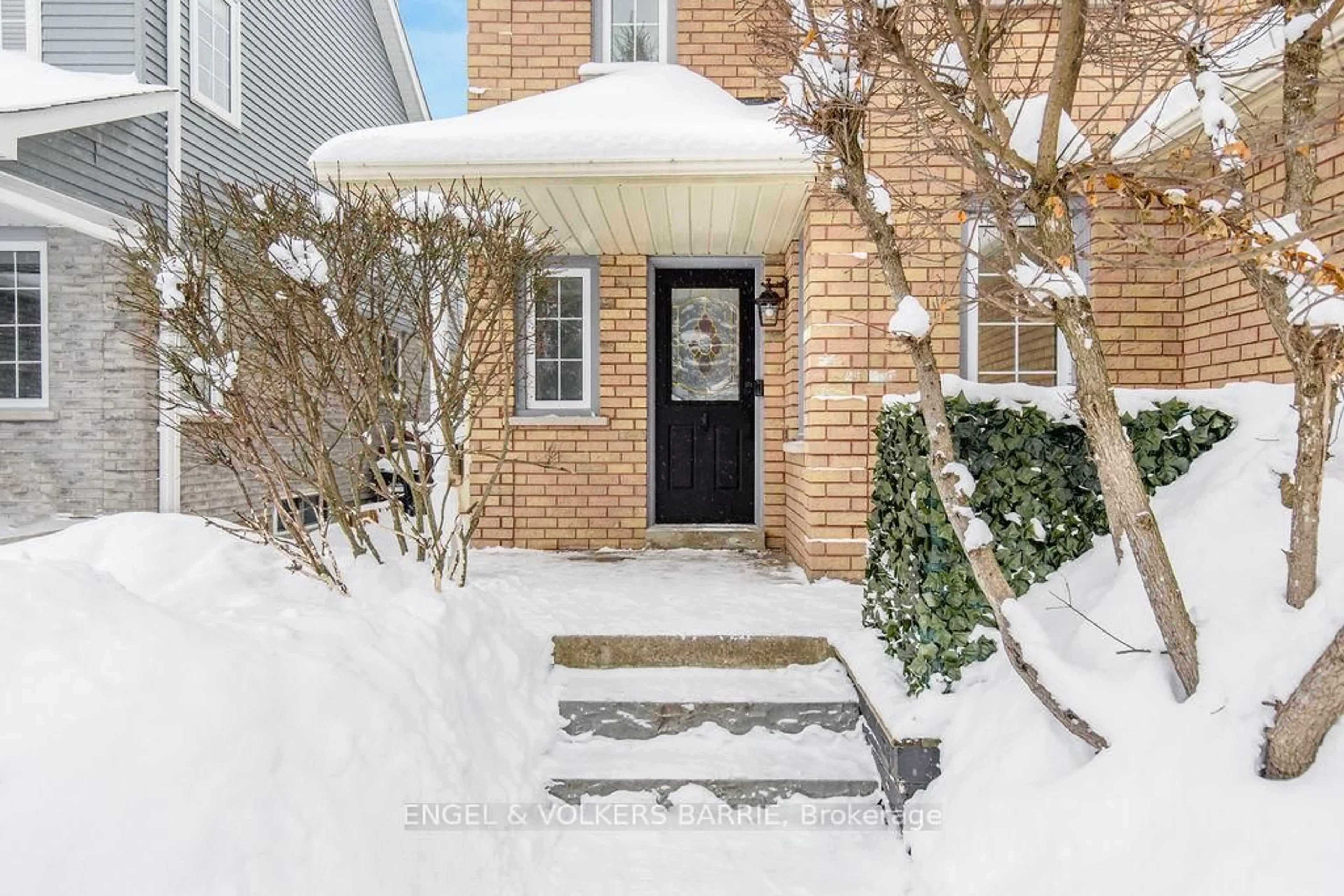 Indoor entryway for 101 Hadden Cres, Barrie Ontario L4M 6G7