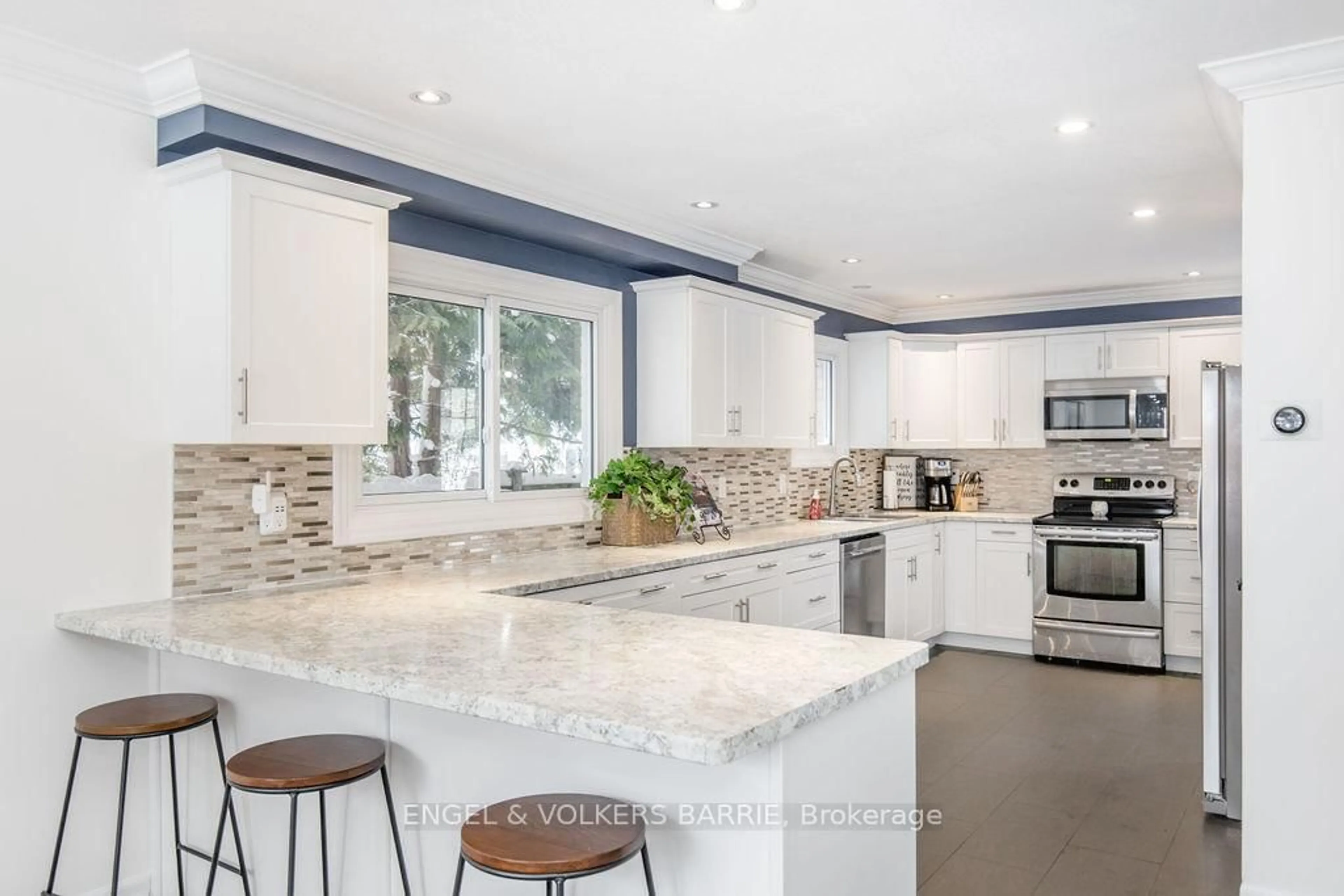 Contemporary kitchen, ceramic/tile floor for 101 Hadden Cres, Barrie Ontario L4M 6G7