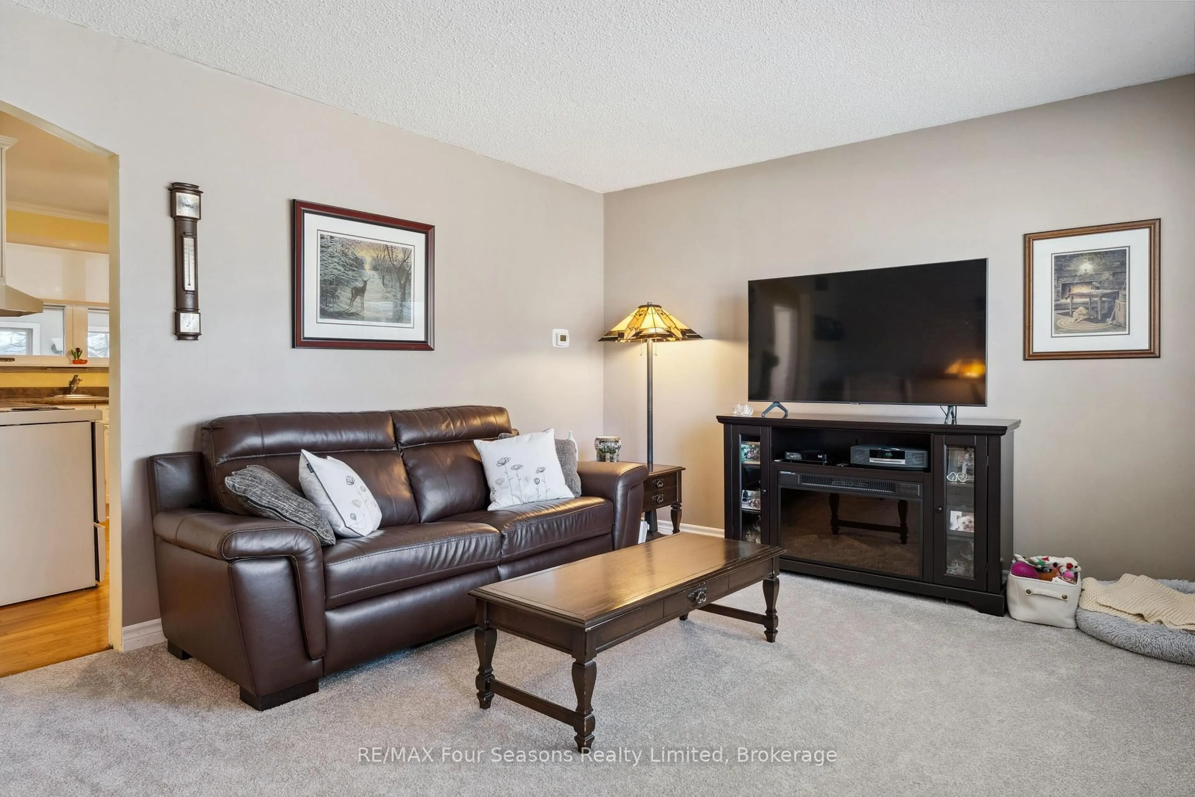 Living room with furniture, unknown for 46 Erie St, Collingwood Ontario L9Y 1P4