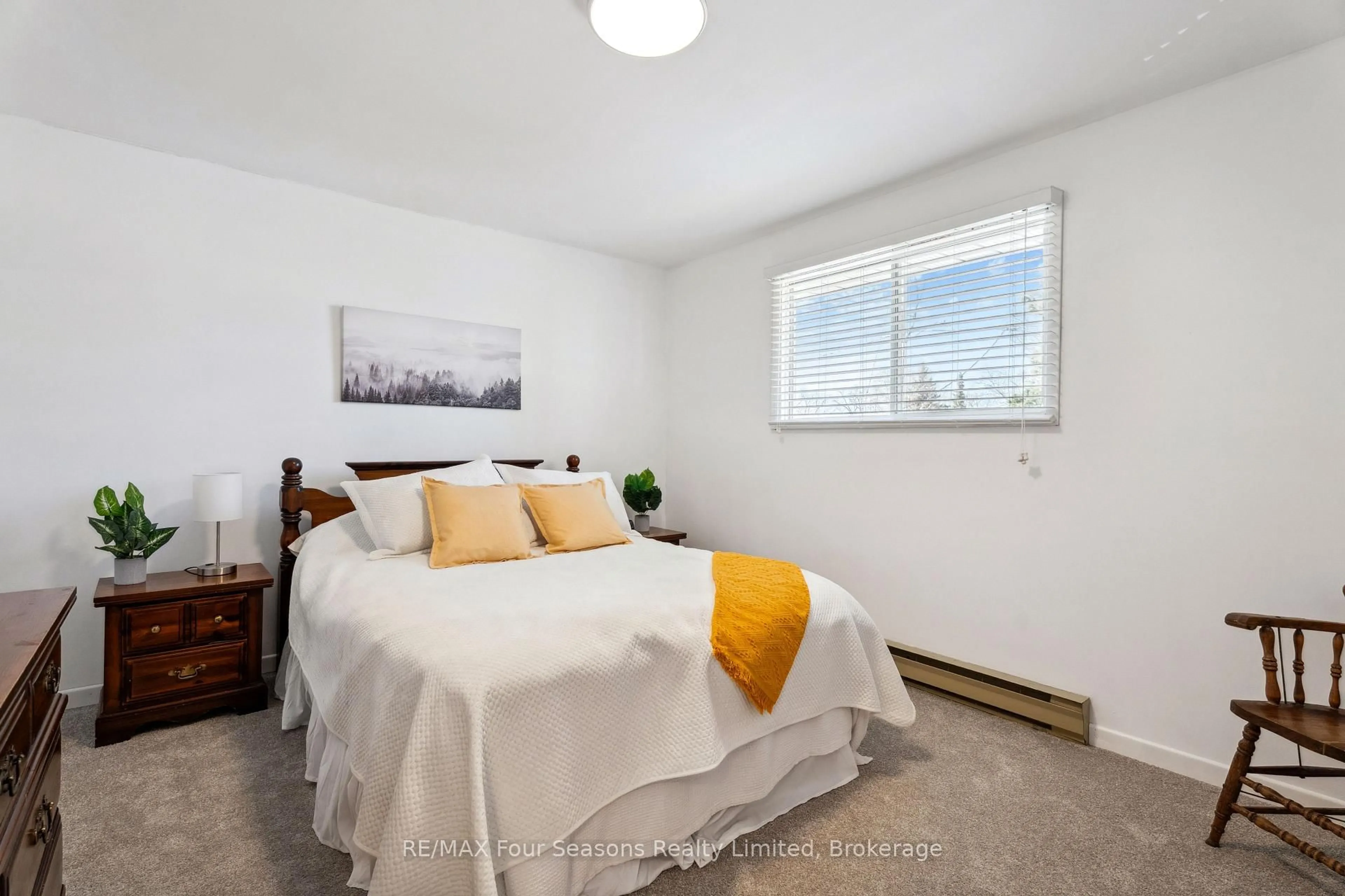 Bedroom with bed, unknown for 46 Erie St, Collingwood Ontario L9Y 1P4