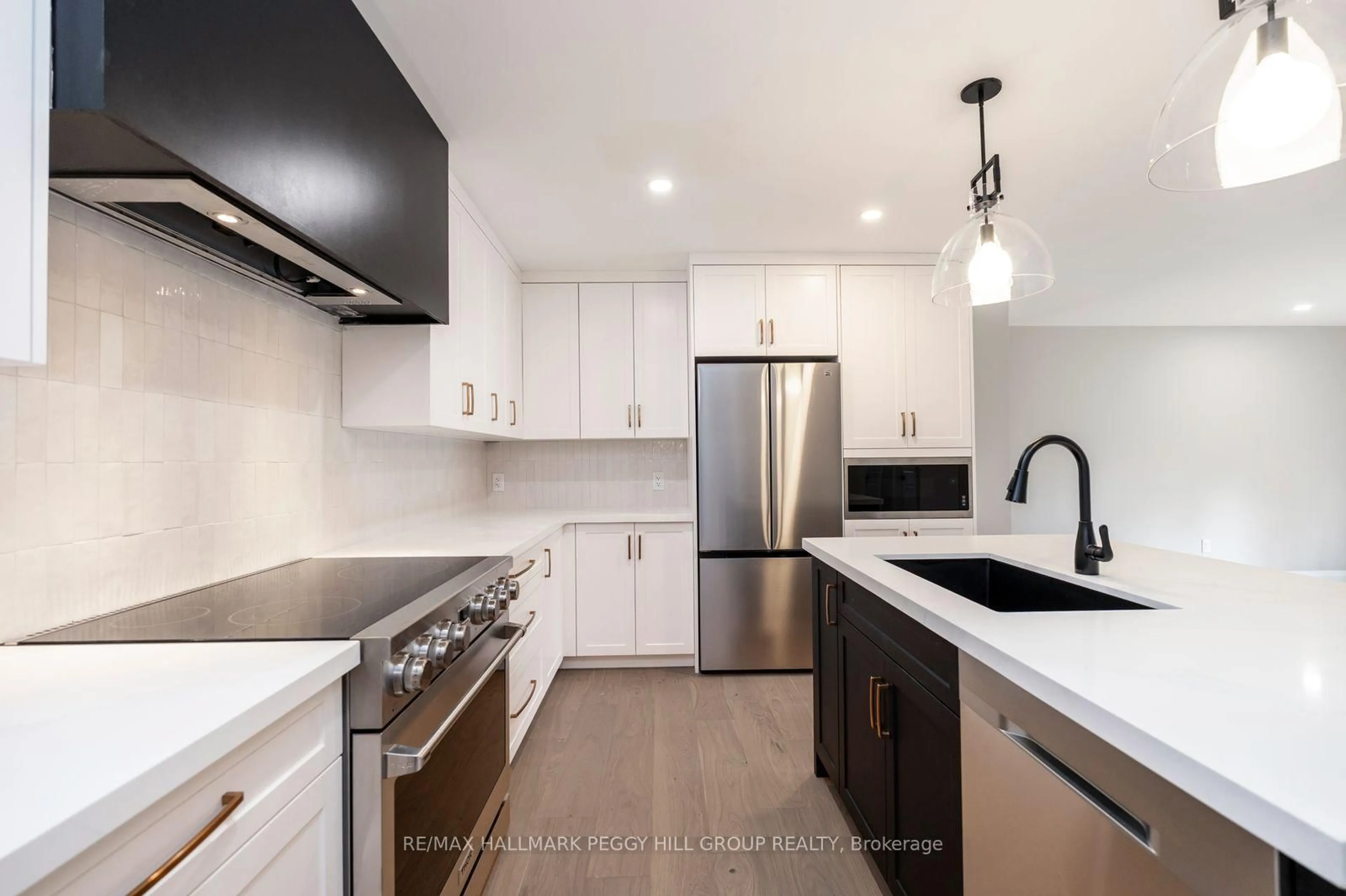 Unknown for 16 Hillview Cres, Springwater Ontario L9X 1N4