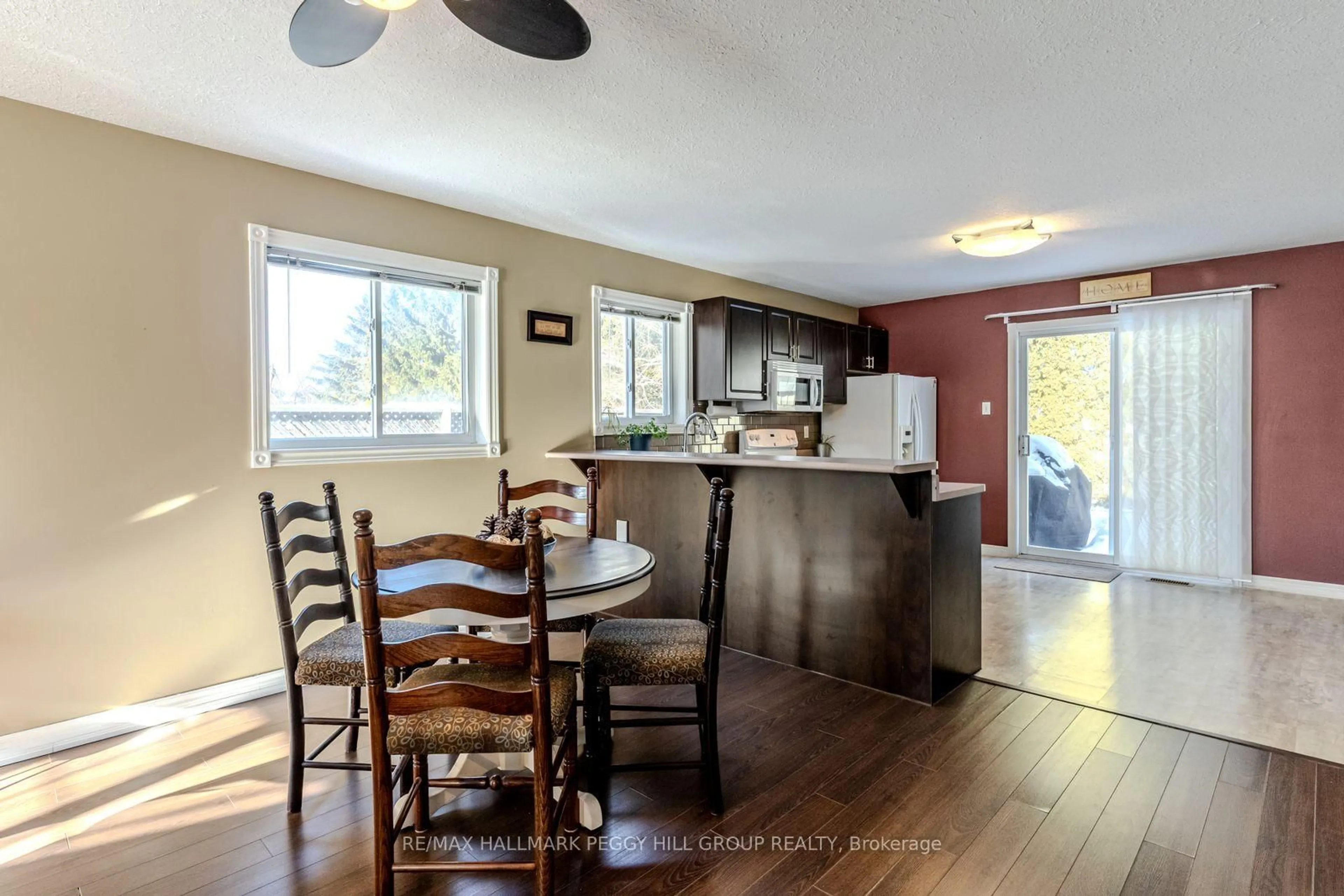 Open concept kitchen, unknown for 172 Sundew Dr, Barrie Ontario L4N 9M9