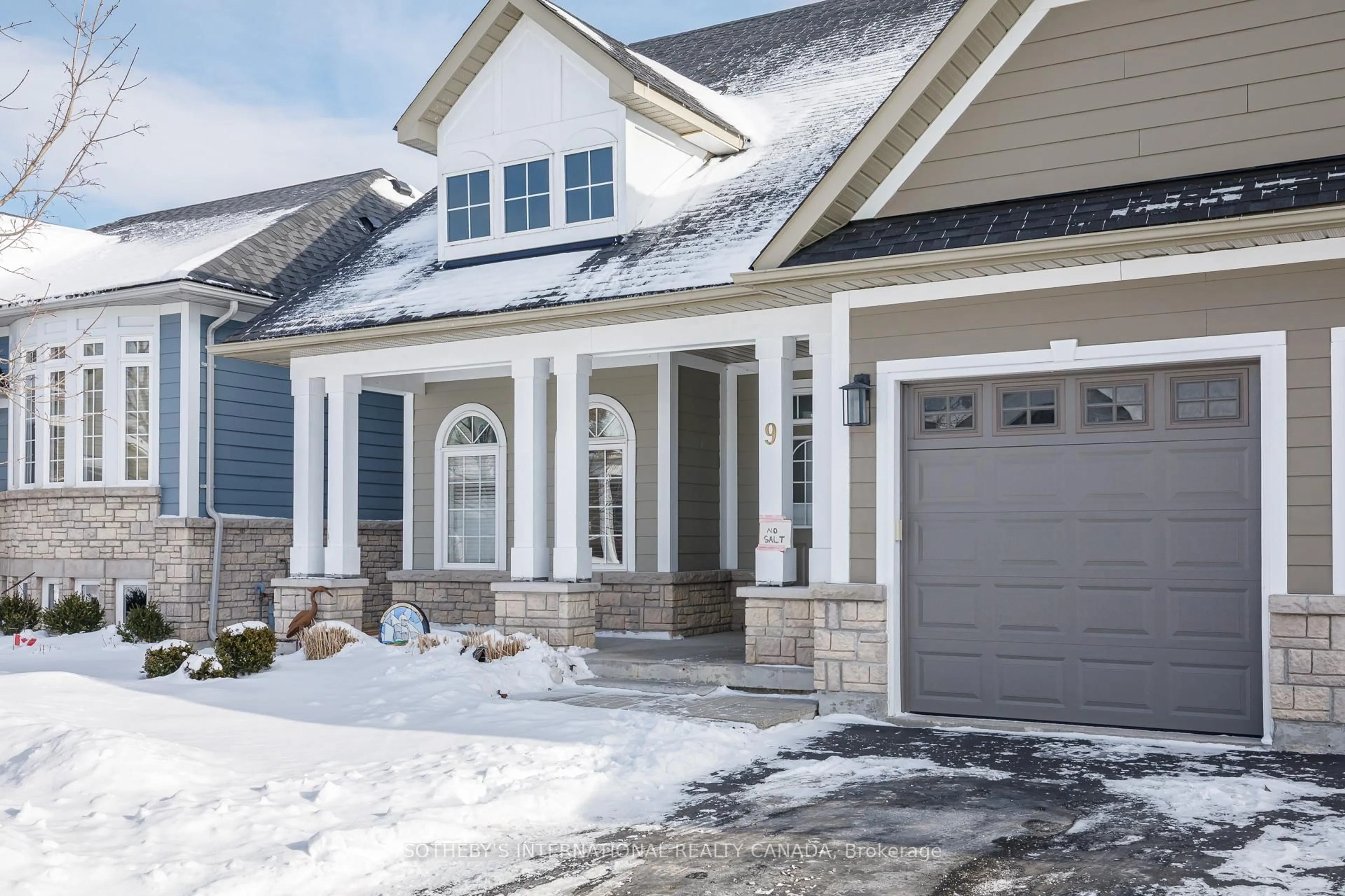 Home with vinyl exterior material, street for 9 Waterpond Pl, Collingwood Ontario L9Y 4Z9