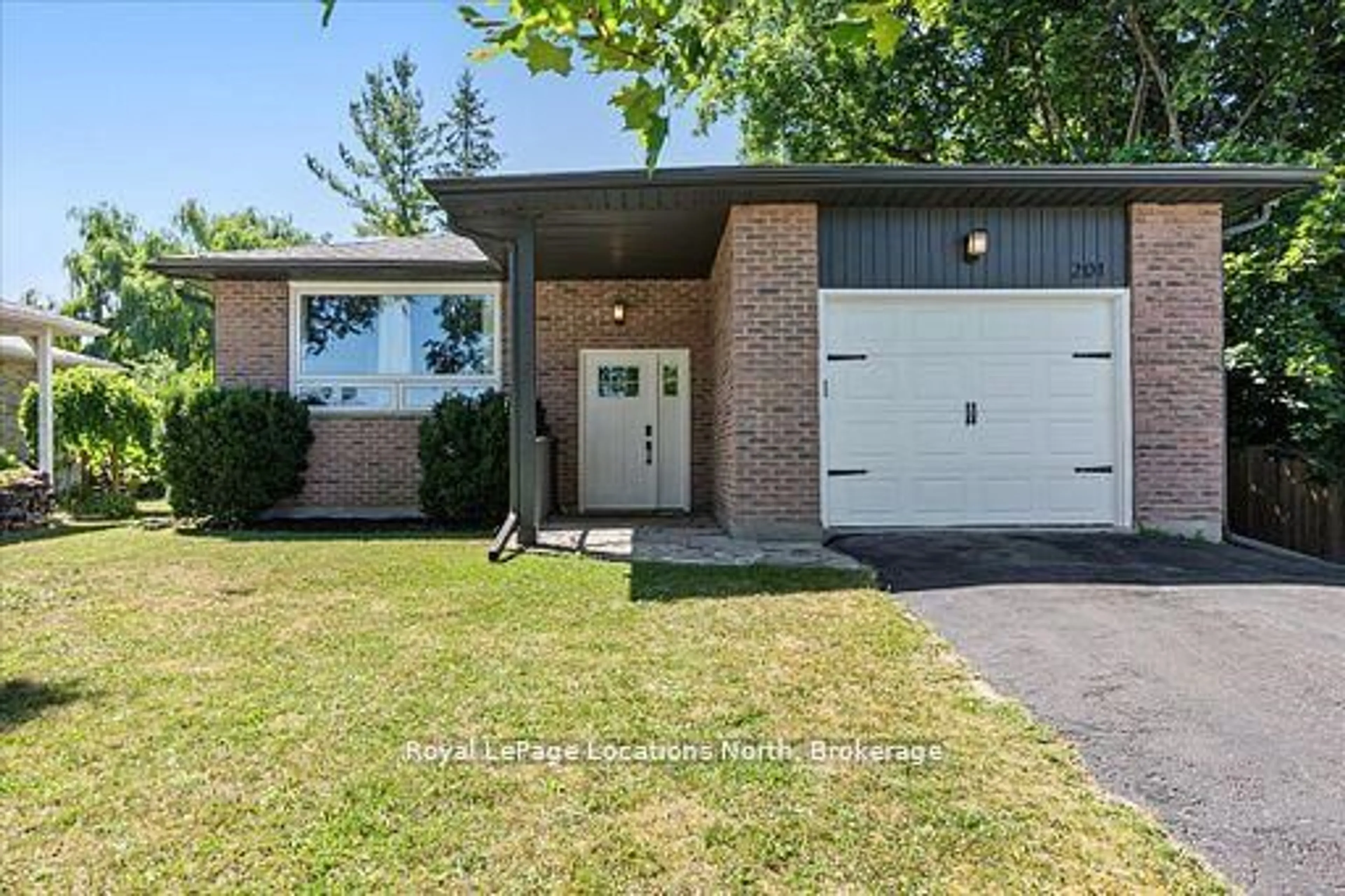 Home with brick exterior material, street for 201 Beech St, Clearview Ontario L0M 1S0