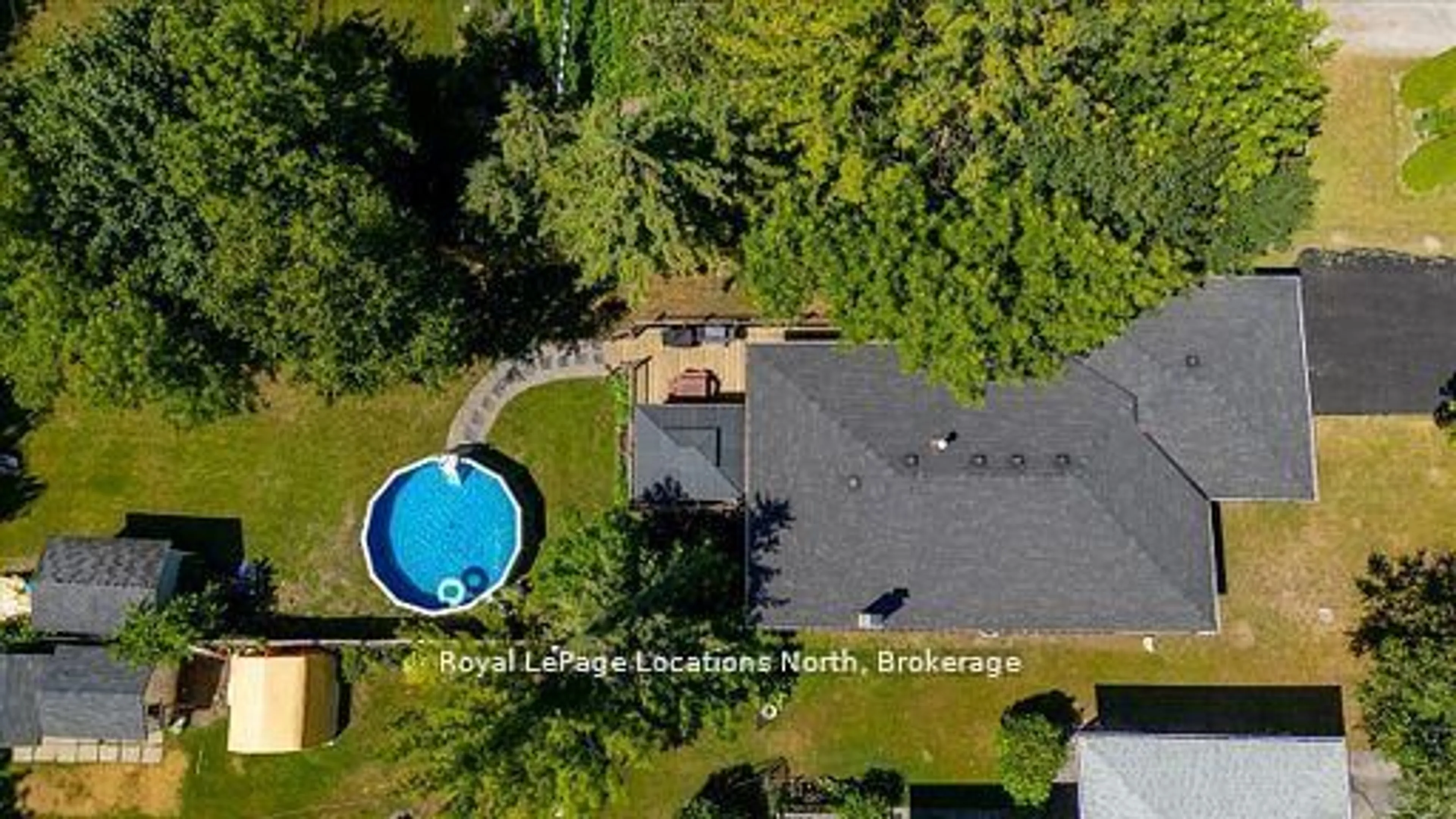 A pic from outside/outdoor area/front of a property/back of a property/a pic from drone, water/lake/river/ocean view for 201 Beech St, Clearview Ontario L0M 1S0