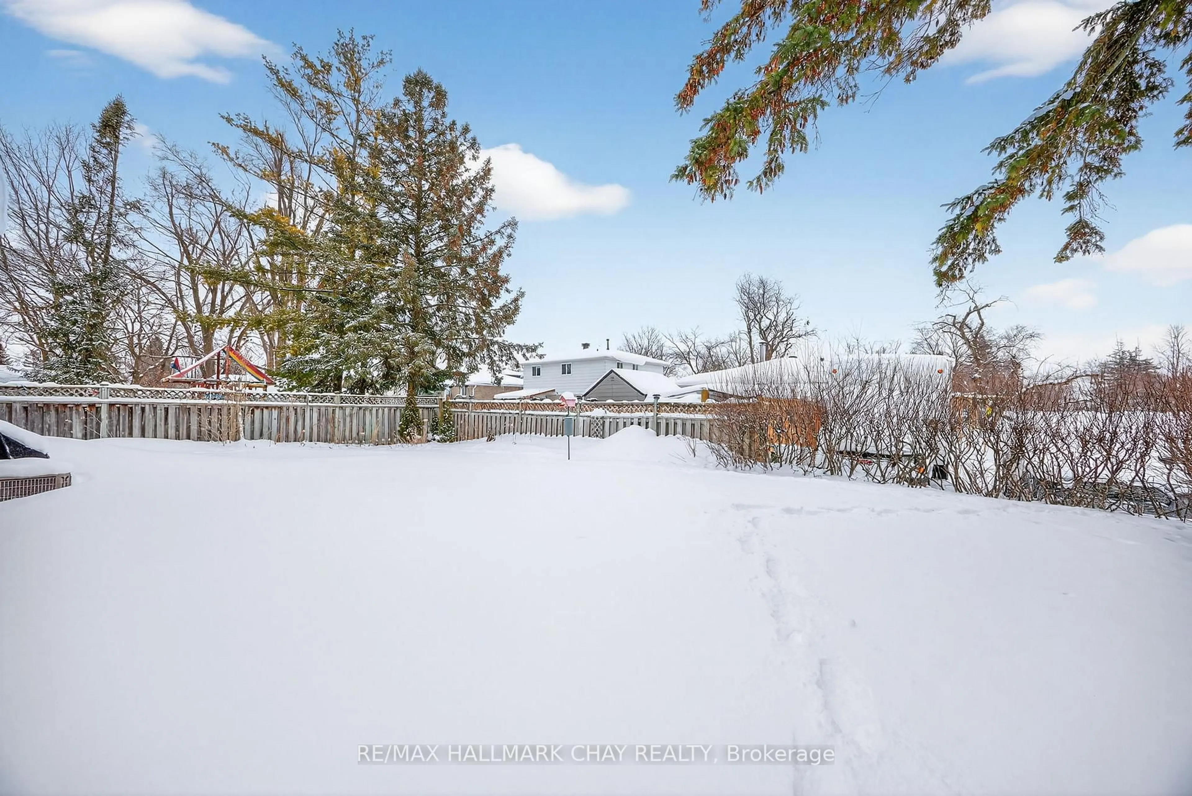 Patio, unknown for 15 Curtiss Crt, Barrie Ontario L4M 2M6